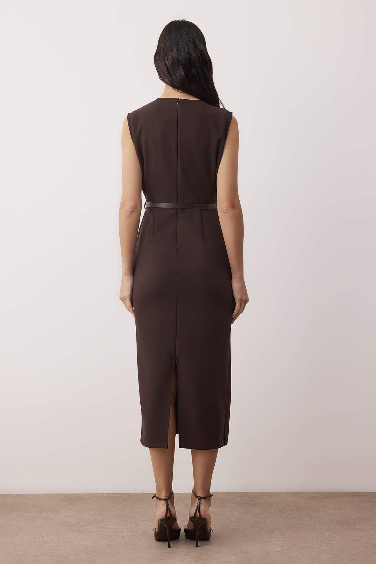 Trendyolmilla  Kahverengi Kemer Detaylı Dokuma Midi Elbise TWOAW26EL00078 - Görsel 4