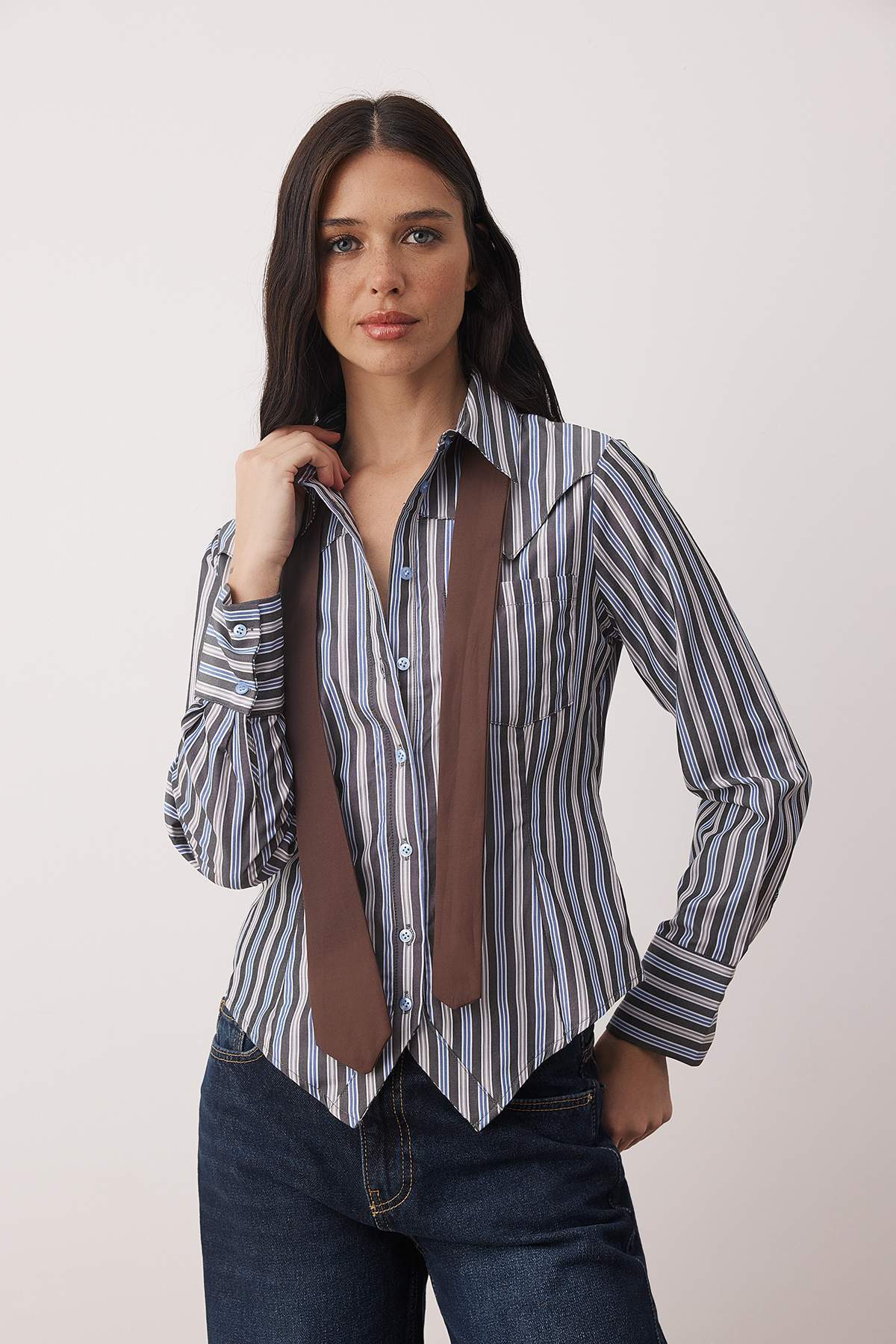 Trendyolmilla  Kahverengi Mavi Çizgili Kravatlı Hafif Bele Oturan Gömlek TWOAW26GO00133 - Görsel 2