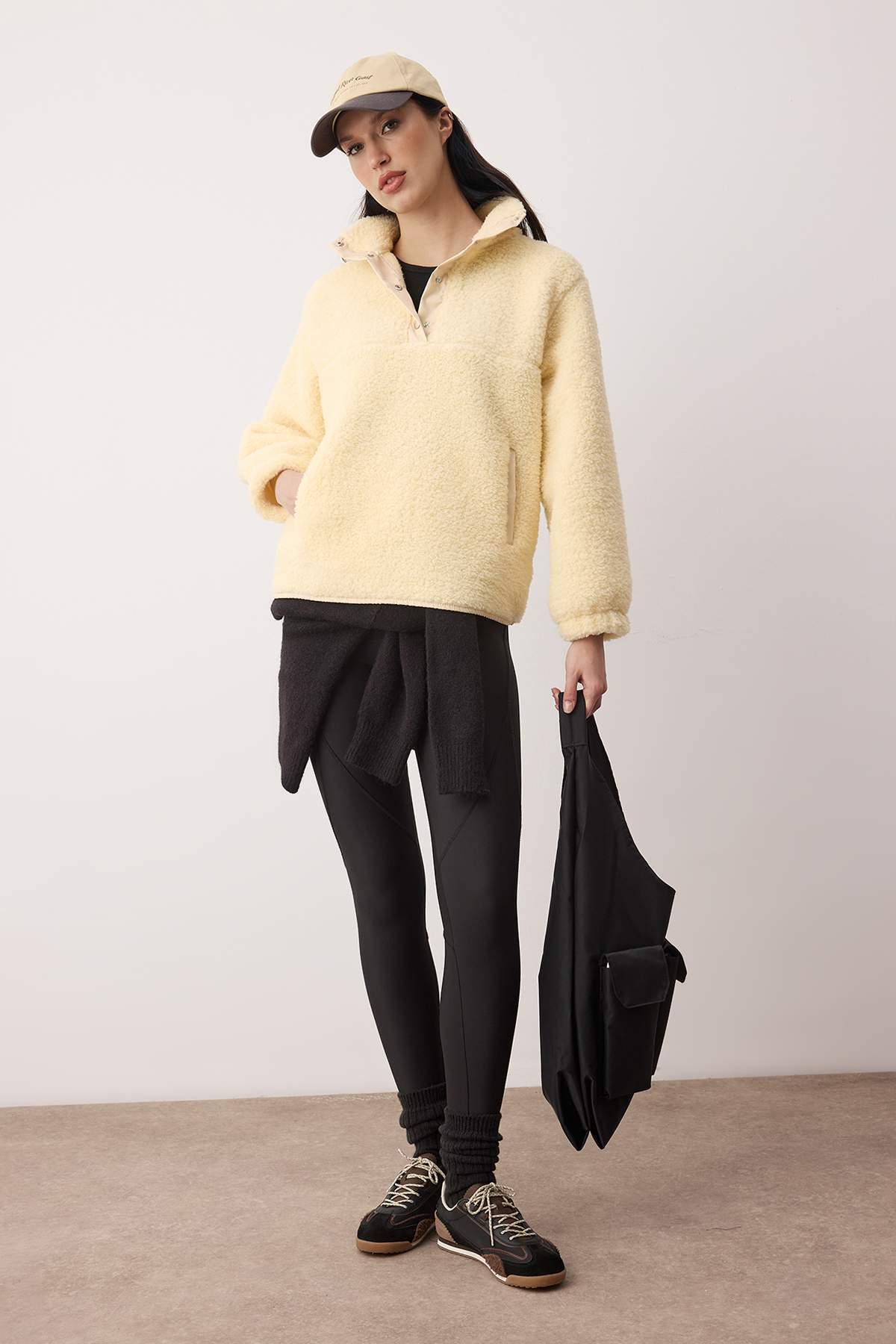 Trendyolmilla  Açık Sarı Peluş Oversize/Geniş Kalıp Örme Sweatshirt TWOAW26SW00021