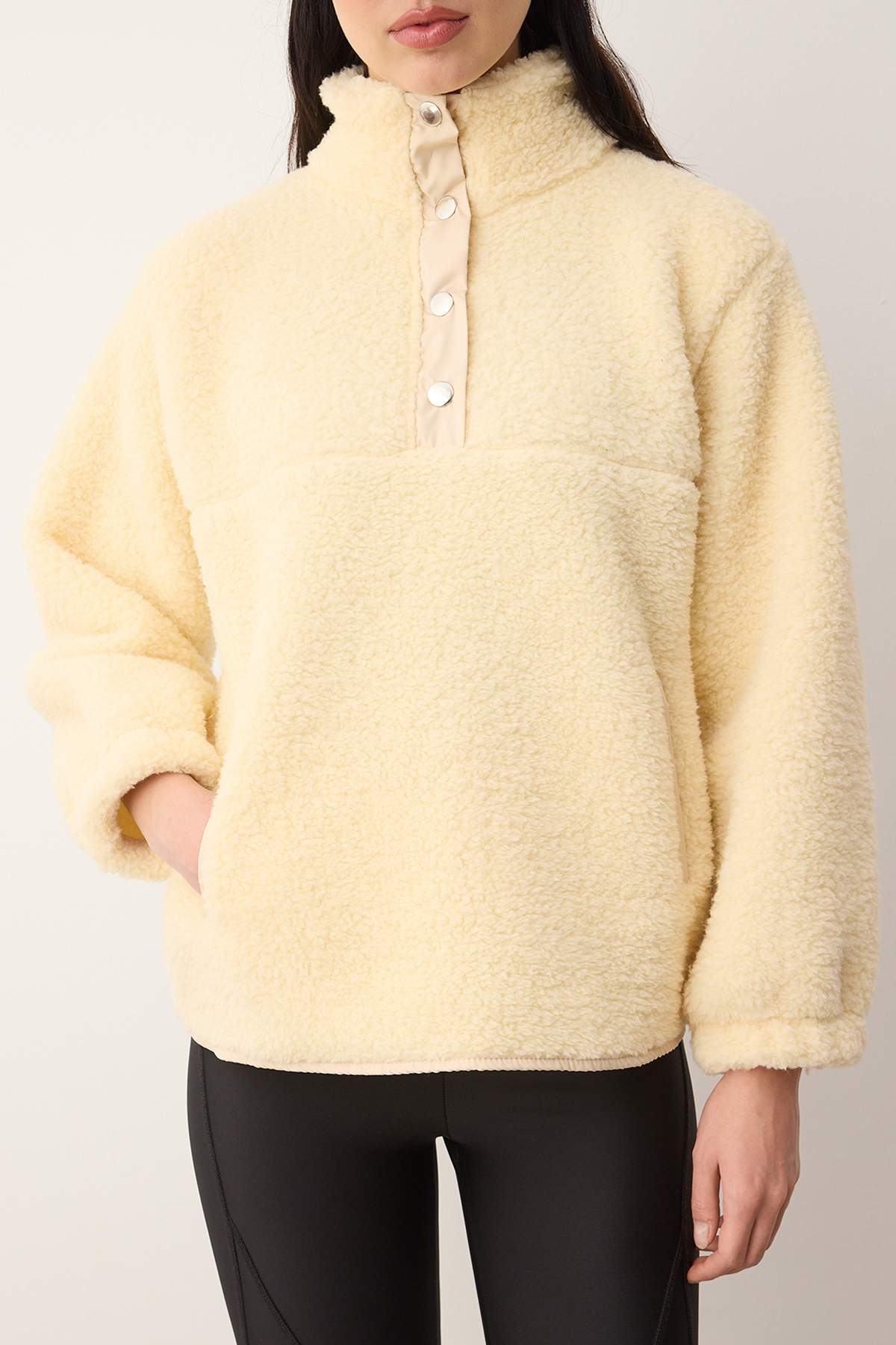 Trendyolmilla  Açık Sarı Peluş Oversize/Geniş Kalıp Örme Sweatshirt TWOAW26SW00021 - Görsel 3