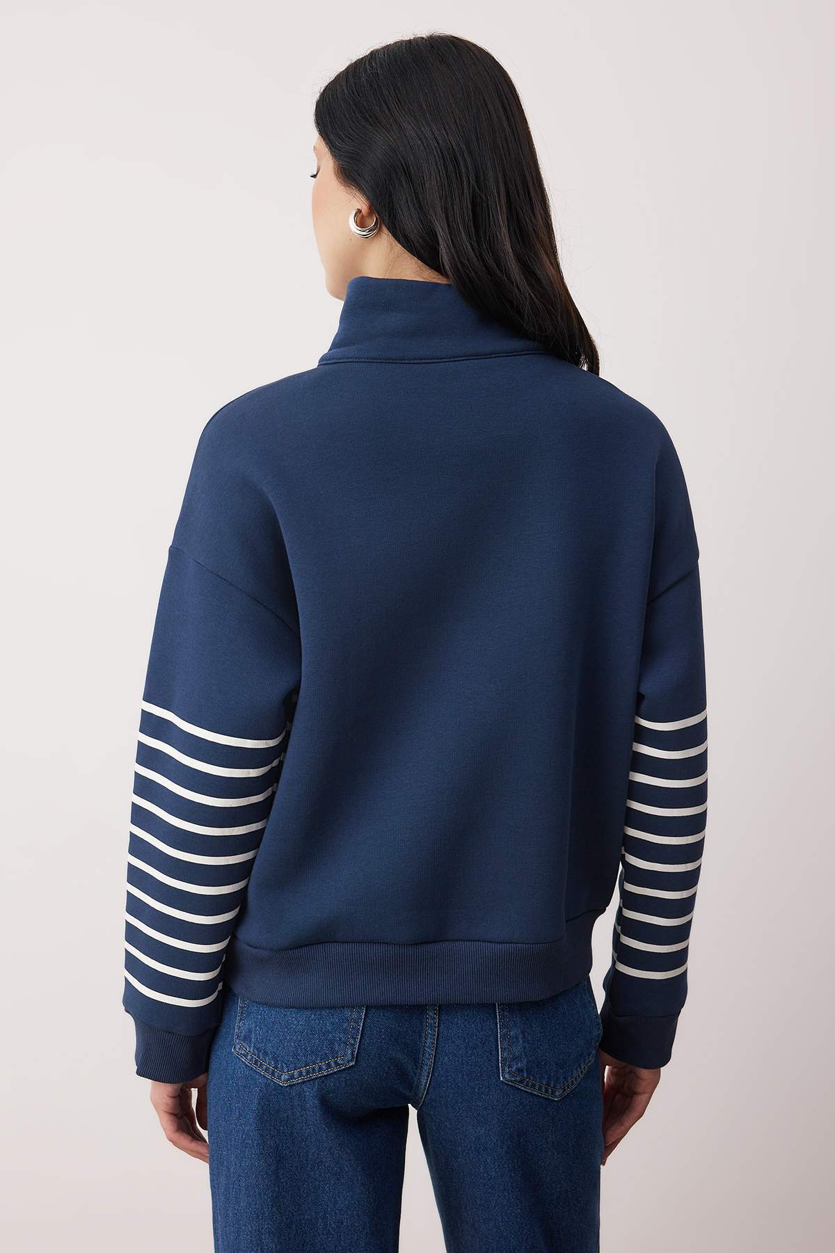 Trendyolmilla  Lacivert Çizgili Oversize/Geniş Kalıp Fermuarlı Kalın İçi Polarlı Örme Sweatshirt TWOAW26SW00044 - Görsel 4