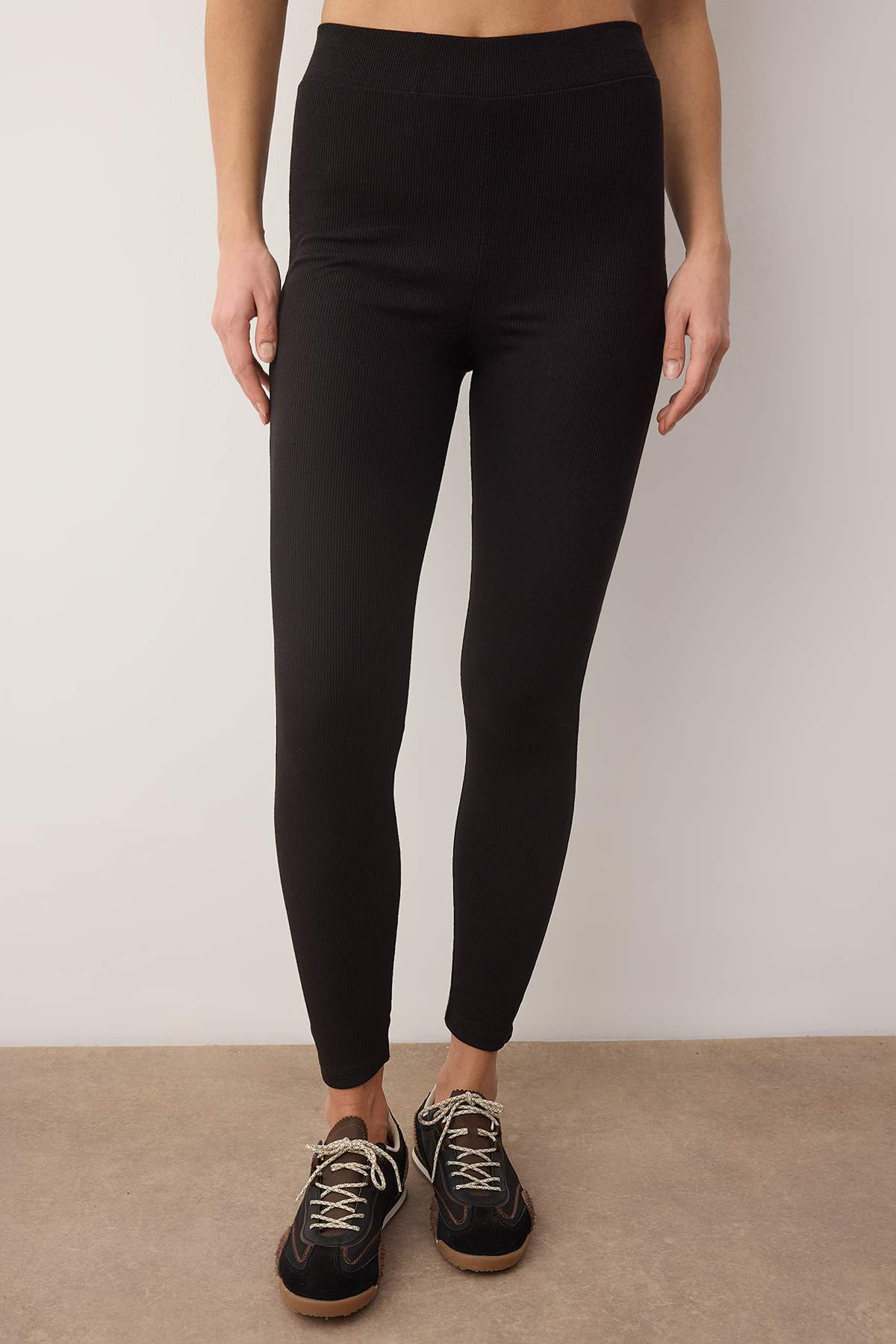 Trendyolmilla  Siyah 3'lü Oversize/Geniş Kalıp Kapüşonlu Taytlı Örme Alt - Üst Takım TWOAW26AU00151 - Görsel 5