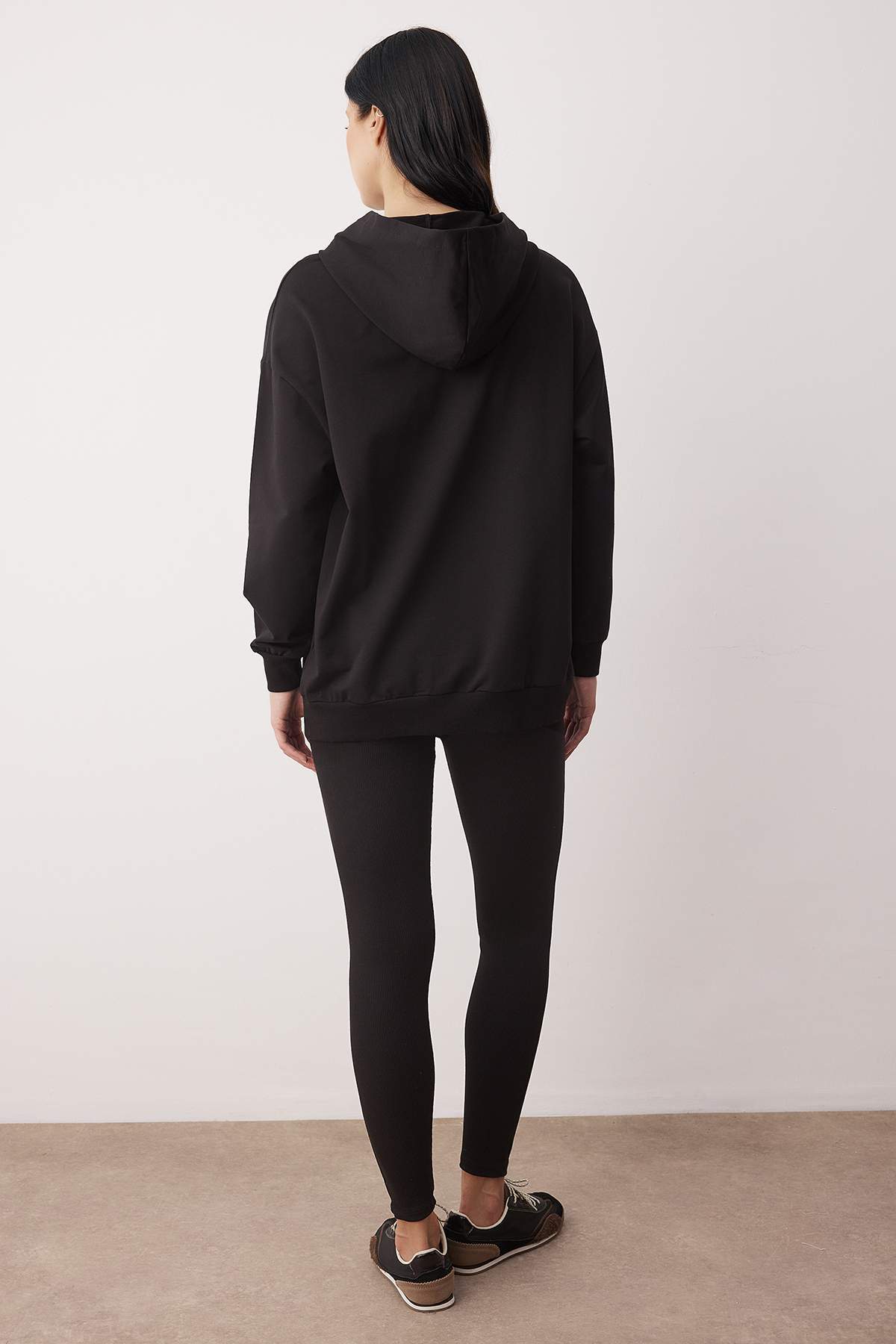 Trendyolmilla  Siyah 3'lü Oversize/Geniş Kalıp Kapüşonlu Taytlı Örme Alt - Üst Takım TWOAW26AU00151 - Görsel 6