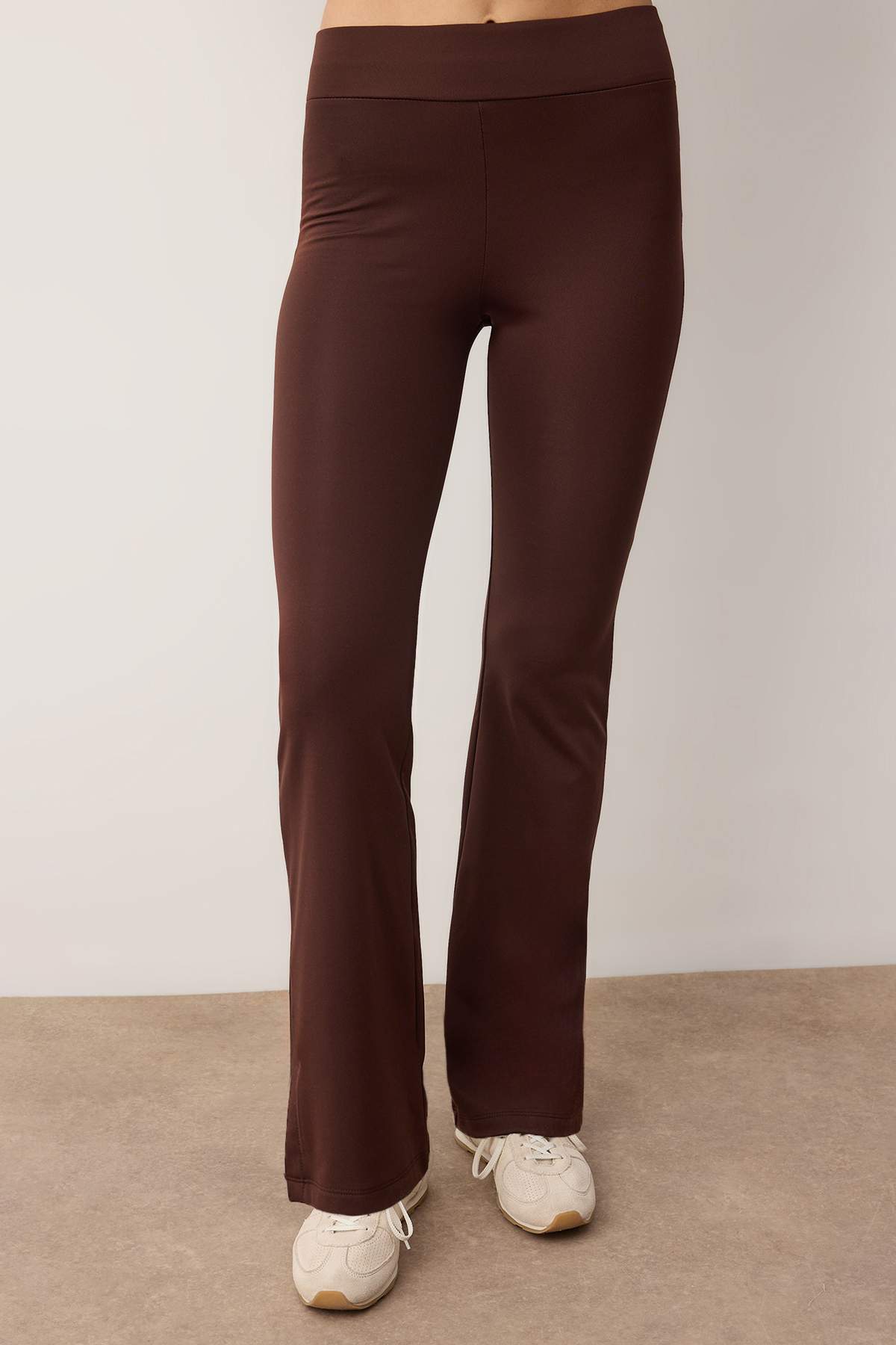 Trendyolmilla  Koyu Kahverengi Reglan Kol Relaxed Üst Flare/ispanyol Paça Esnek Örme Alt-Üst Takım TWOAW26AU00039 - Görsel 3