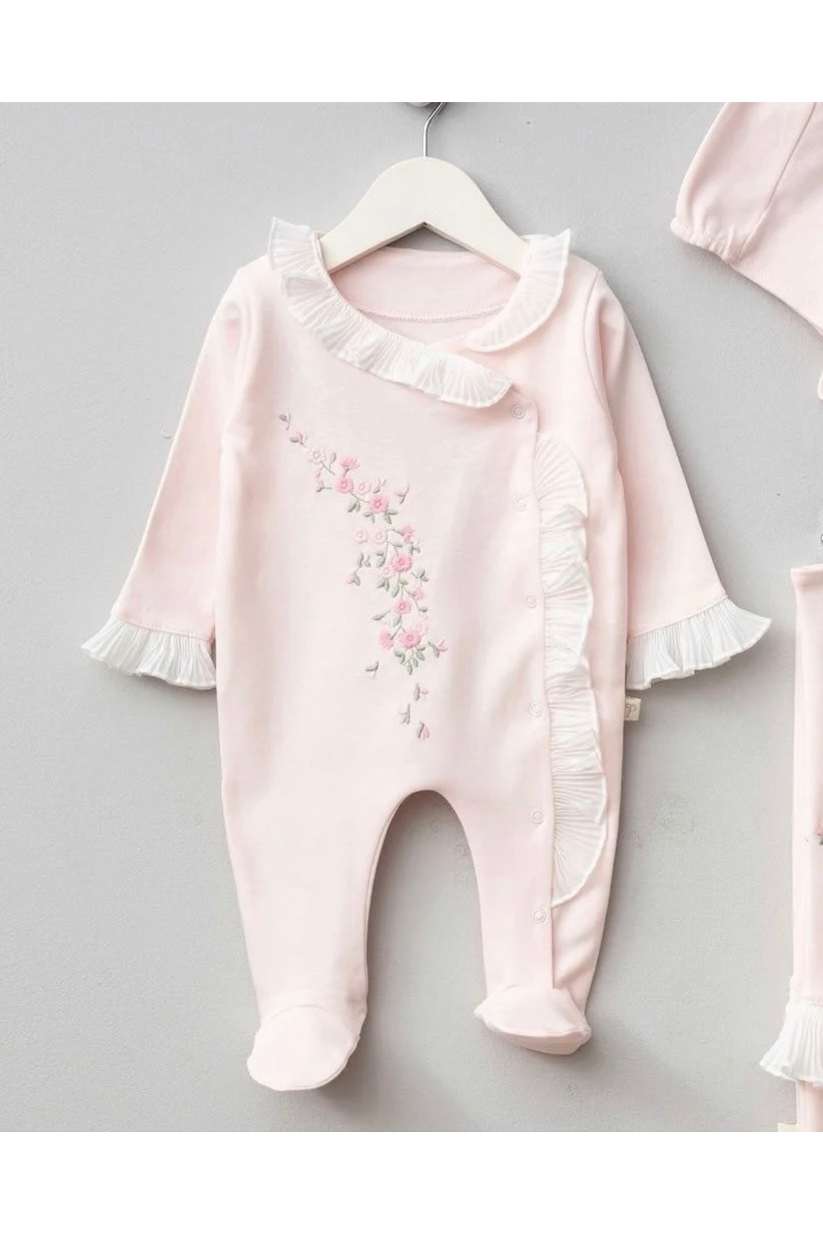 Mert Baby Çiçek Nakışlı Dantel Detaylı 3'lü Organik Hastane Çıkış Seti %100 Pamuk Yenidoğan Kız Bebek fotoğrafı 4 (önizleme)