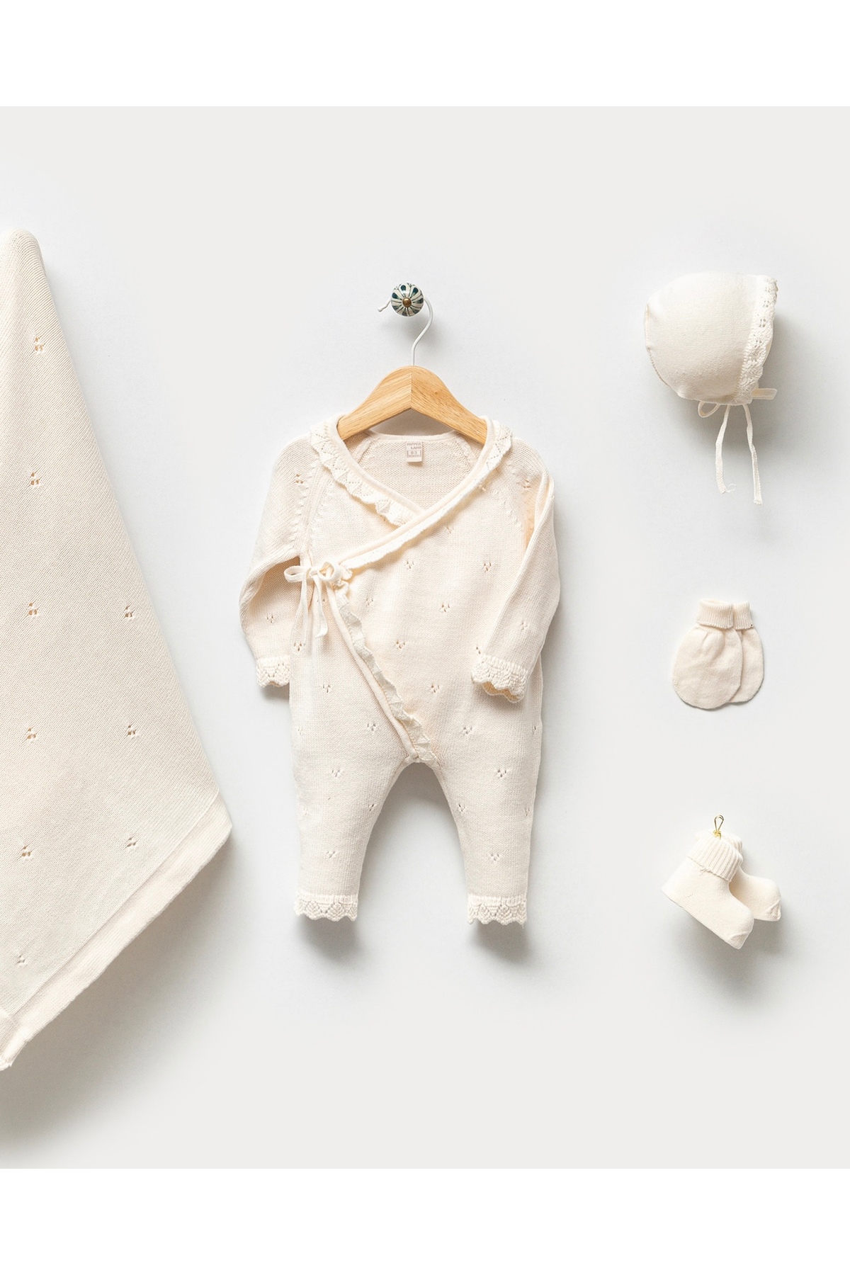 Mert Baby Kruvaze Jakarlı Triko 5'li Organik Hastane Çıkış Seti Krem %100 Pamuk Yenidoğan Kız Bebek fotoğrafı 4 (önizleme)