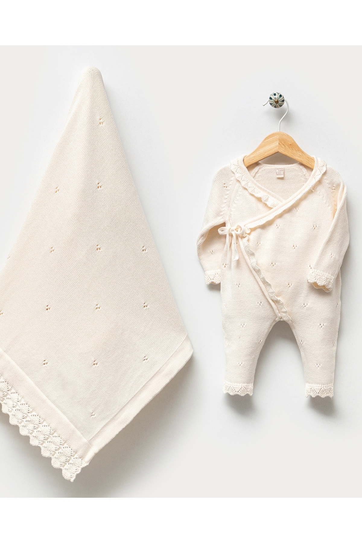 Mert Baby Kruvaze Jakarlı Triko 5'li Organik Hastane Çıkış Seti Krem %100 Pamuk Yenidoğan Kız Bebek fotoğrafı 6 (önizleme)