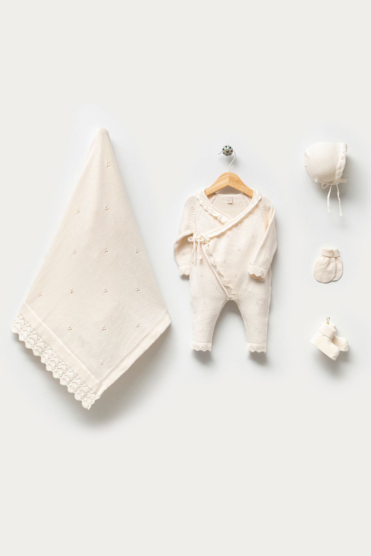 Mert Baby Kruvaze Jakarlı Triko 5'li Organik Hastane Çıkış Seti Krem %100 Pamuk Yenidoğan Kız Bebek fotoğrafı 2 (önizleme)