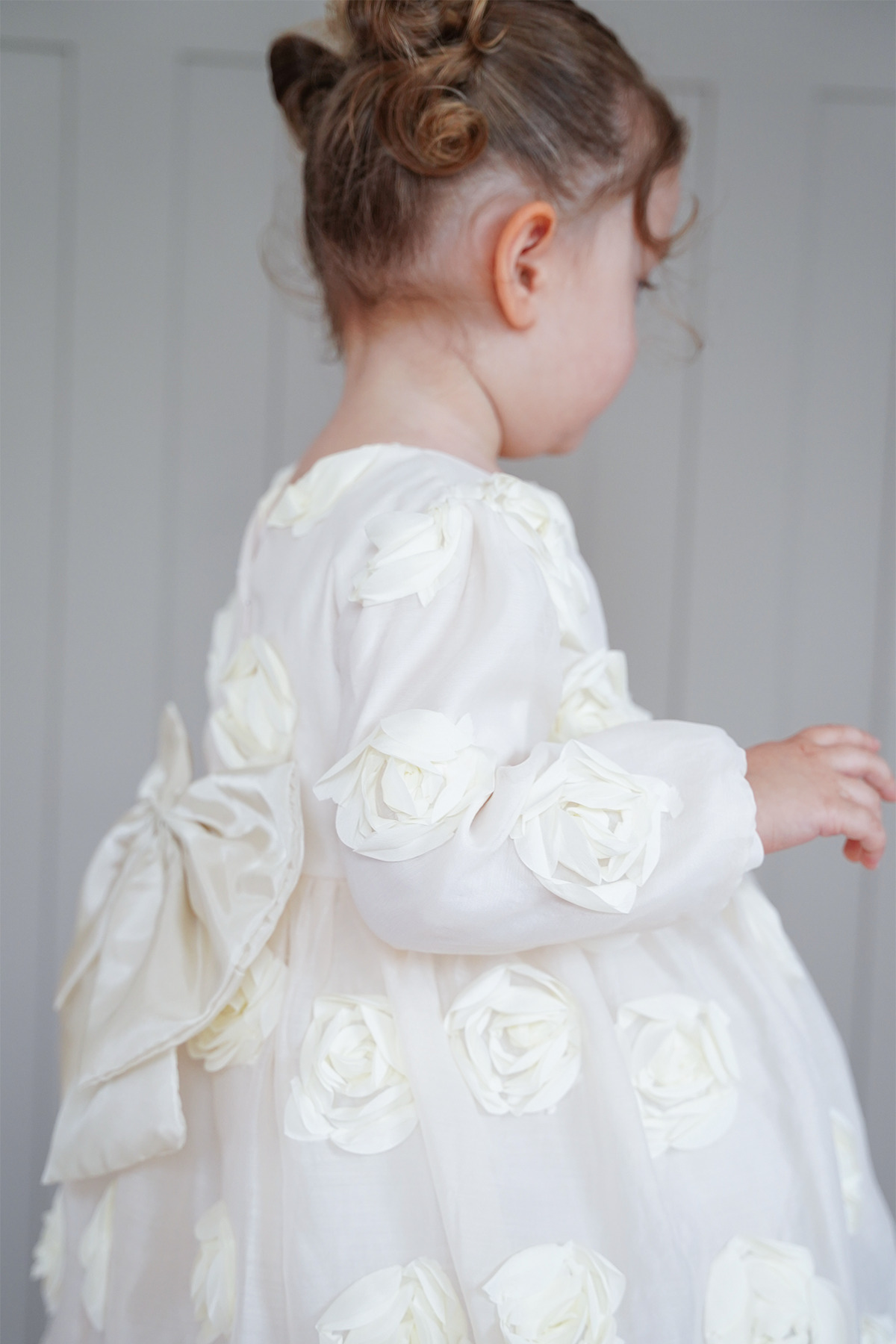 ALYRA Kız Bebek Elbise Uzun Kollu Fiyonklu Güllü Doğum Günü Parti Düğün Özel Gün Abiye Kız Çocuk Elbise fotoğrafı 6 (önizleme)