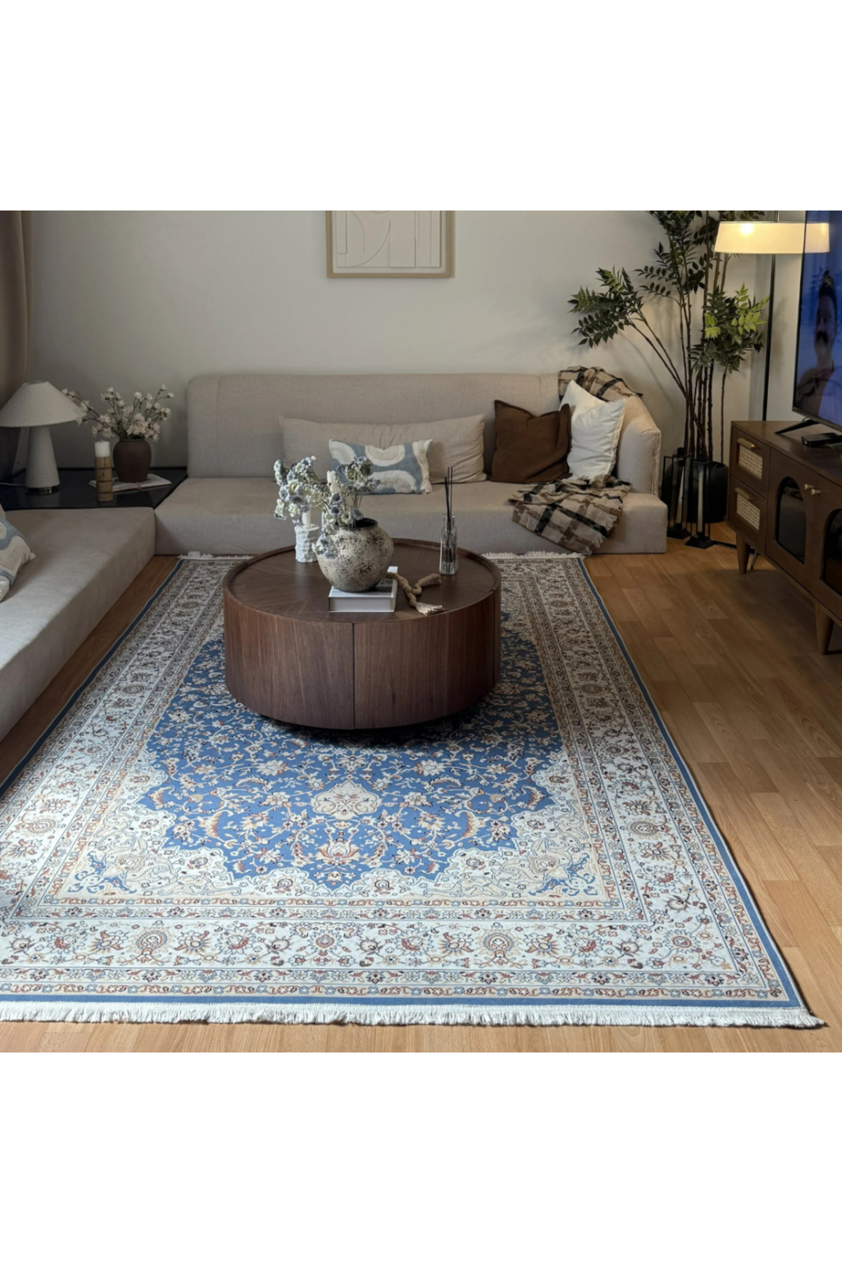 Bashayer rug, traditional rug inspired by Saudi heritage, perfect for all spaces, its color is dark blue