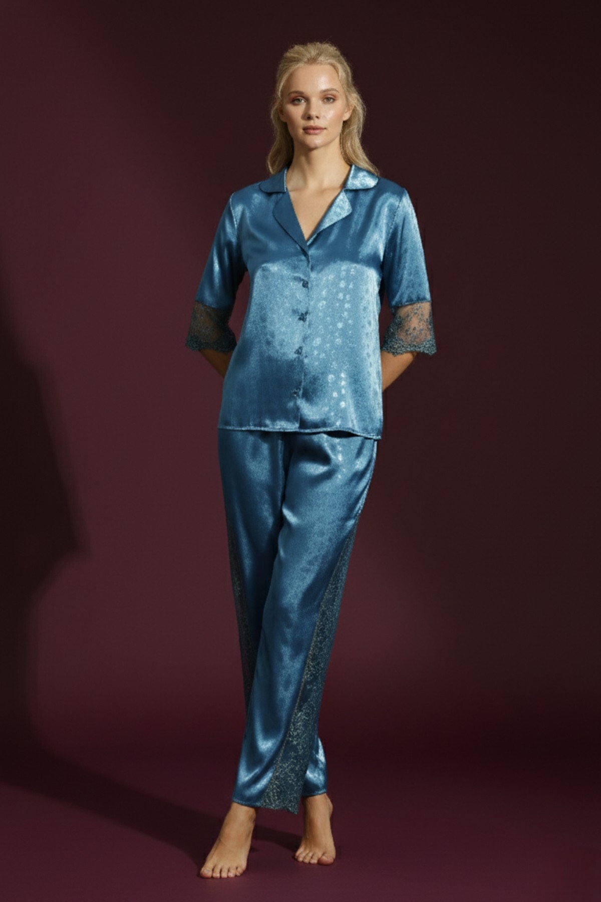 Kadın Mavi Desenli Saten Düğmeli Pijama Takımı Dantel Kol Detaylı Şık Ve Rahat 2’li Set