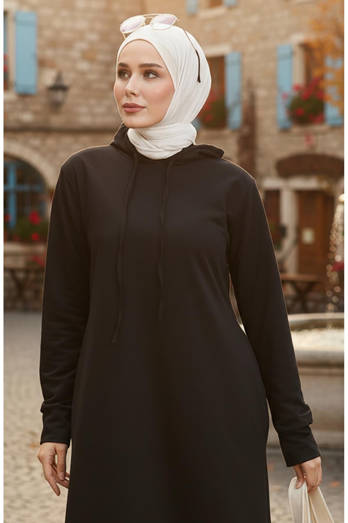 sefamerve Schwarzes Sportkleid mit Kapuze – Zwei Fäden 0190-09