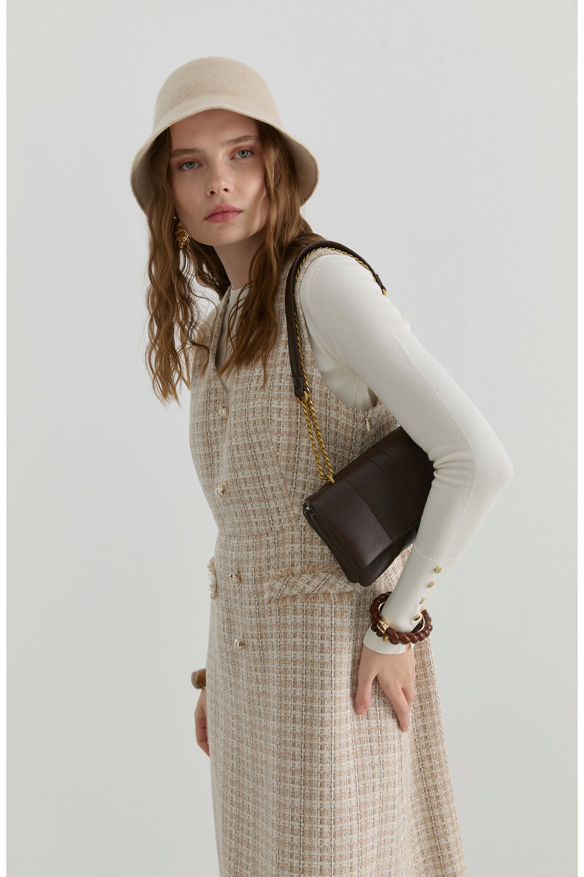 Fatma Atasoy  İnci Düğmeli Sütlü Kahve Tüvit Jile - Görsel 3