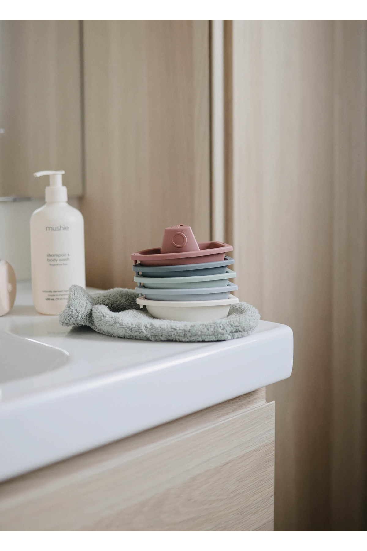 Mushie Gemiler Figürlü Banyo Oyuncağı fotoğrafı 5 (önizleme)