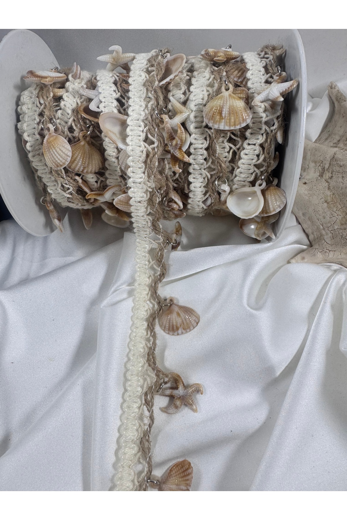 natural seashell assorted decorated laceware (1mt)