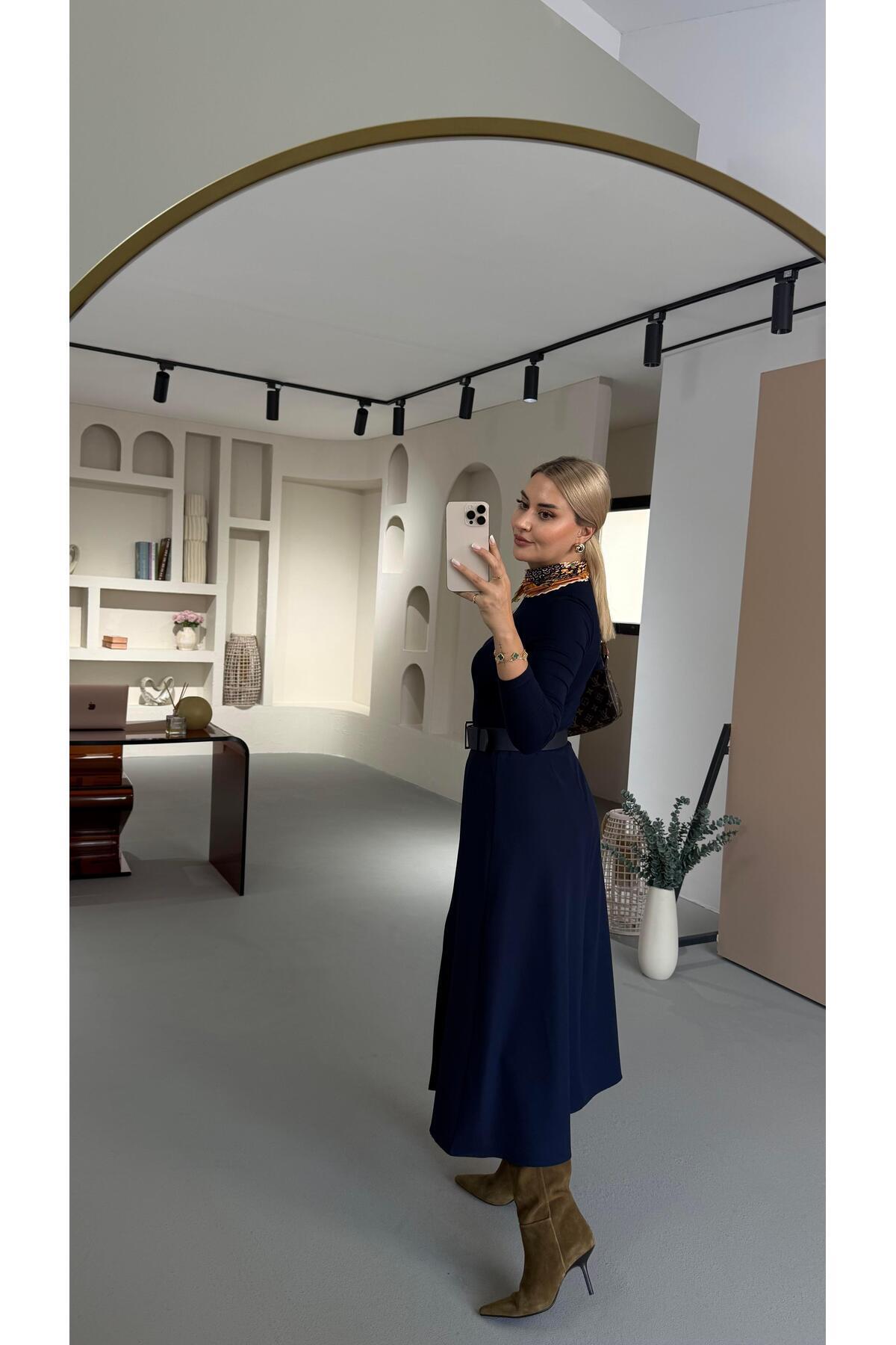 Sezgi Tekin  Kemerli Çift Pilise Detay Lacivert Midi Etek - Görsel 4