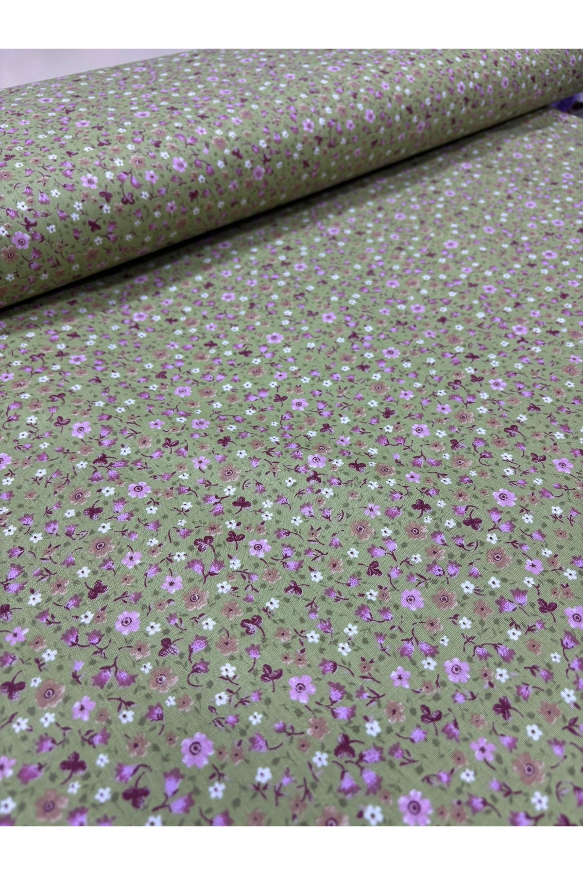 100% Cotton Poplin Fabric – 170 cm Top – Floral Pattern