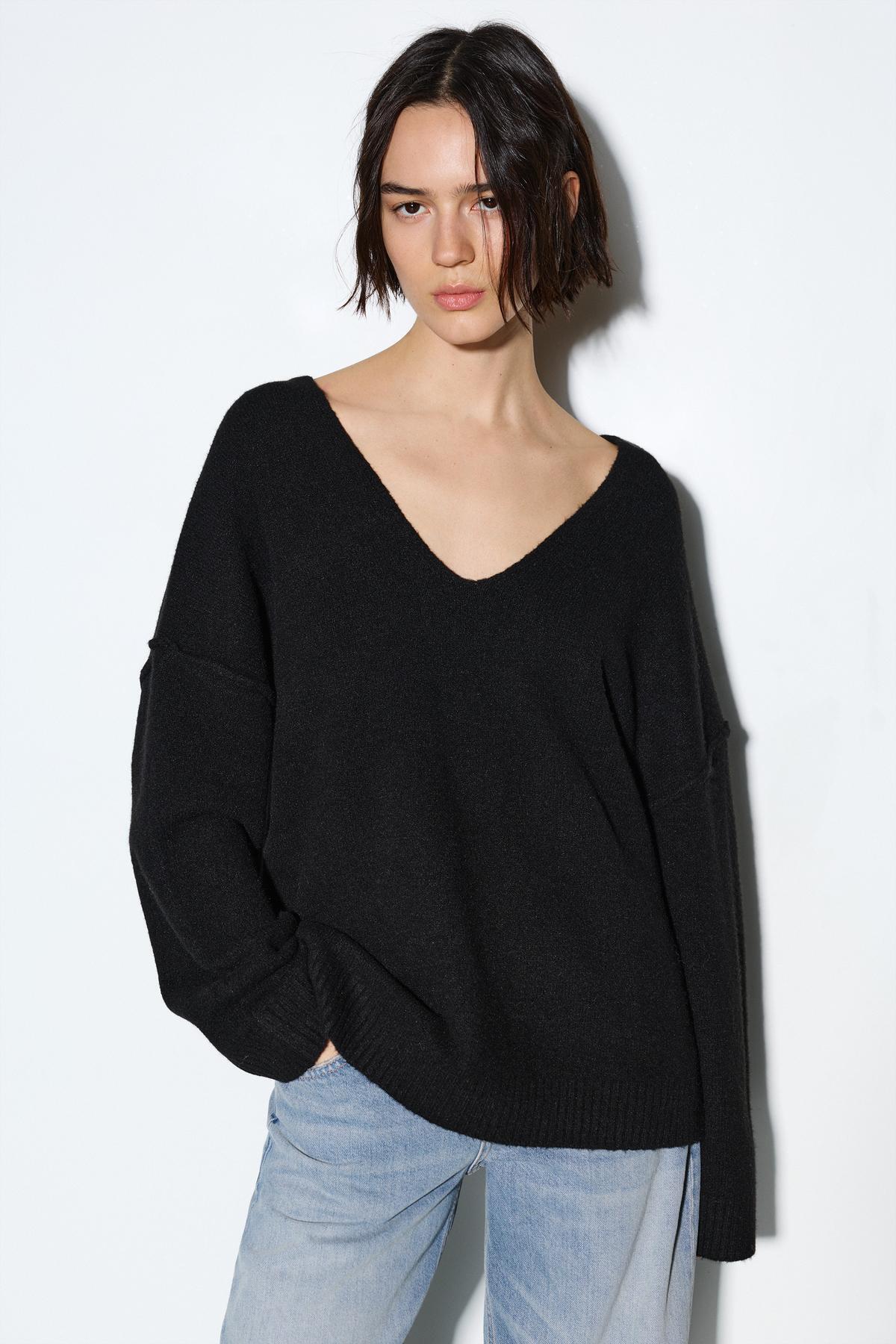 Pull & Bear Yumuşak örgü dekolteli kazak