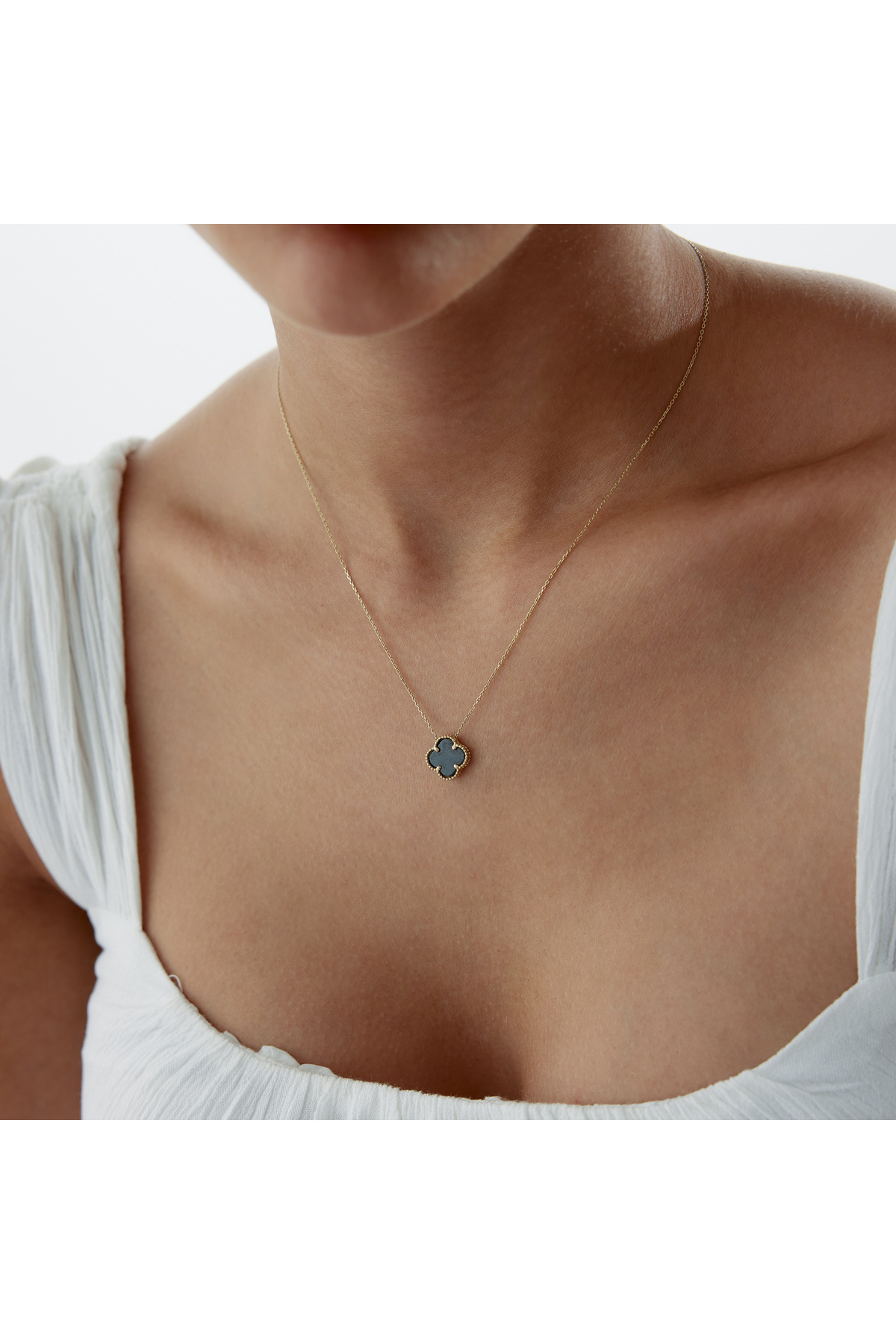 Cherry by Özkonak Siyah Yonca Cleef Kolye