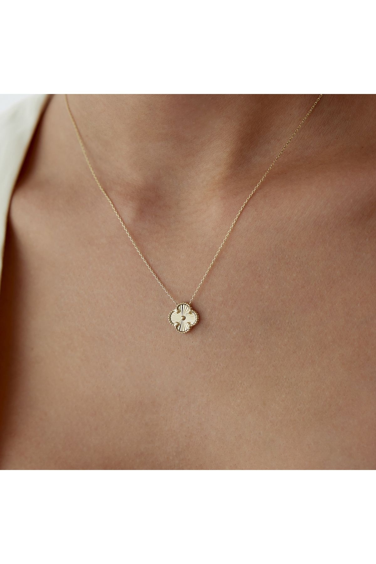 Cherry by Özkonak Altın Sedefli Yonca Cleef Kolye