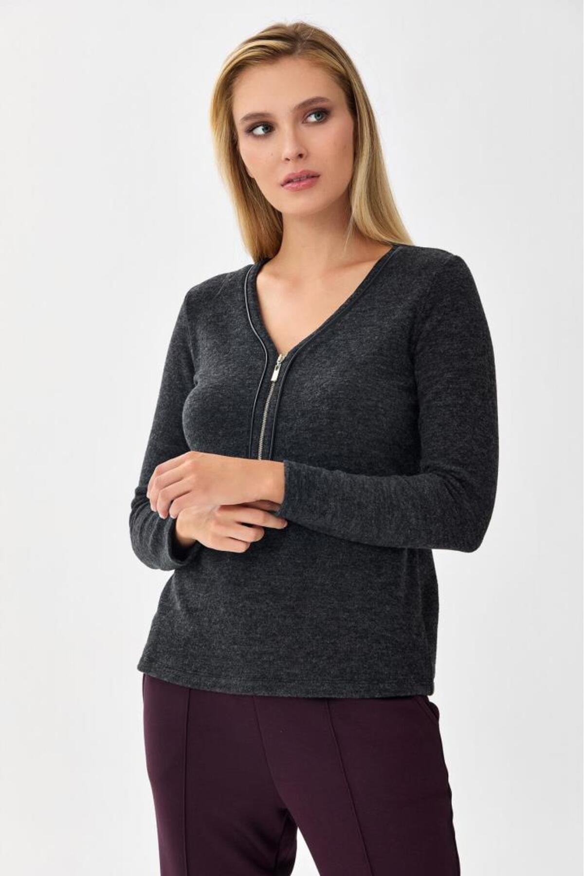 İkiler  V Yaka Deri Biye Detaylı Triko Bluz 256-1711 - Görsel 3