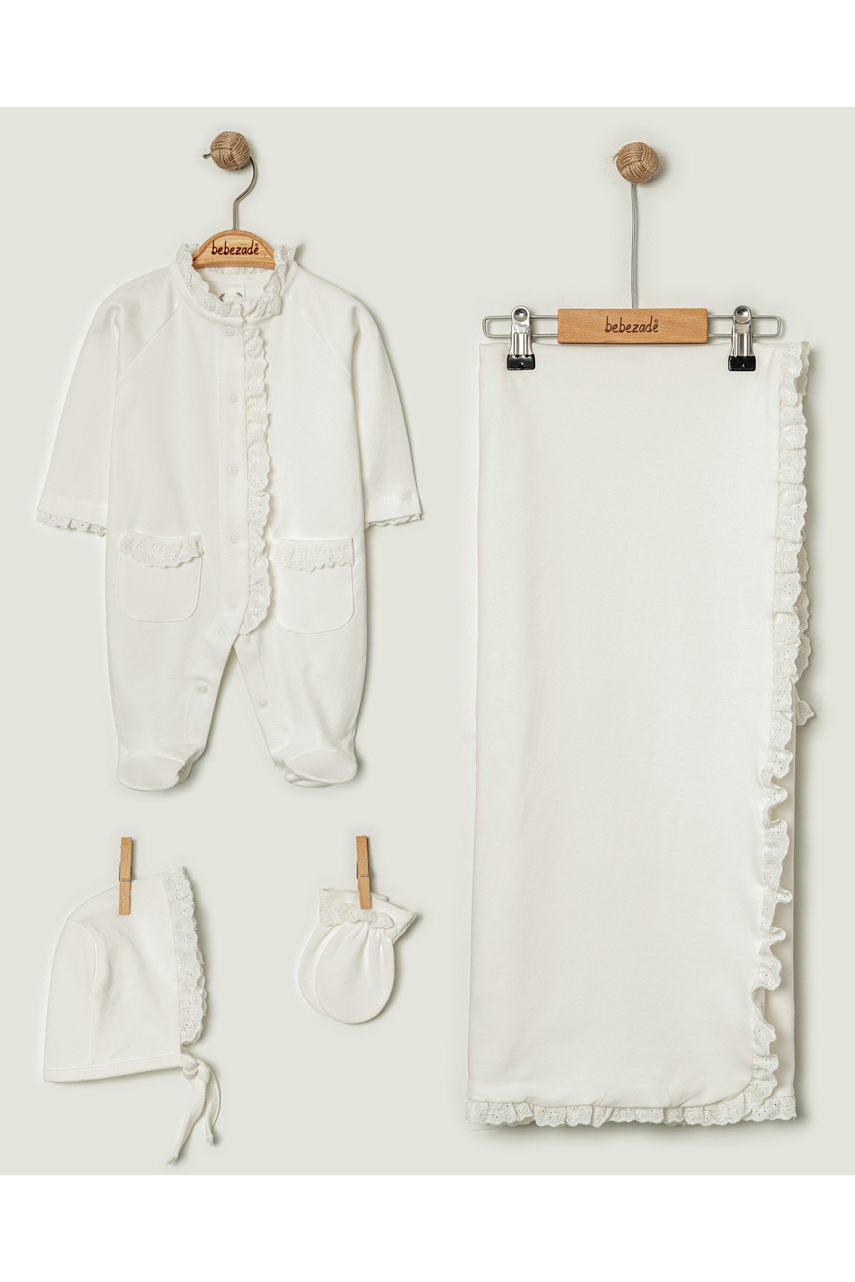 Bebezade 4 Piece Hospital Discharge Set with Corrugated Pocket Blanket