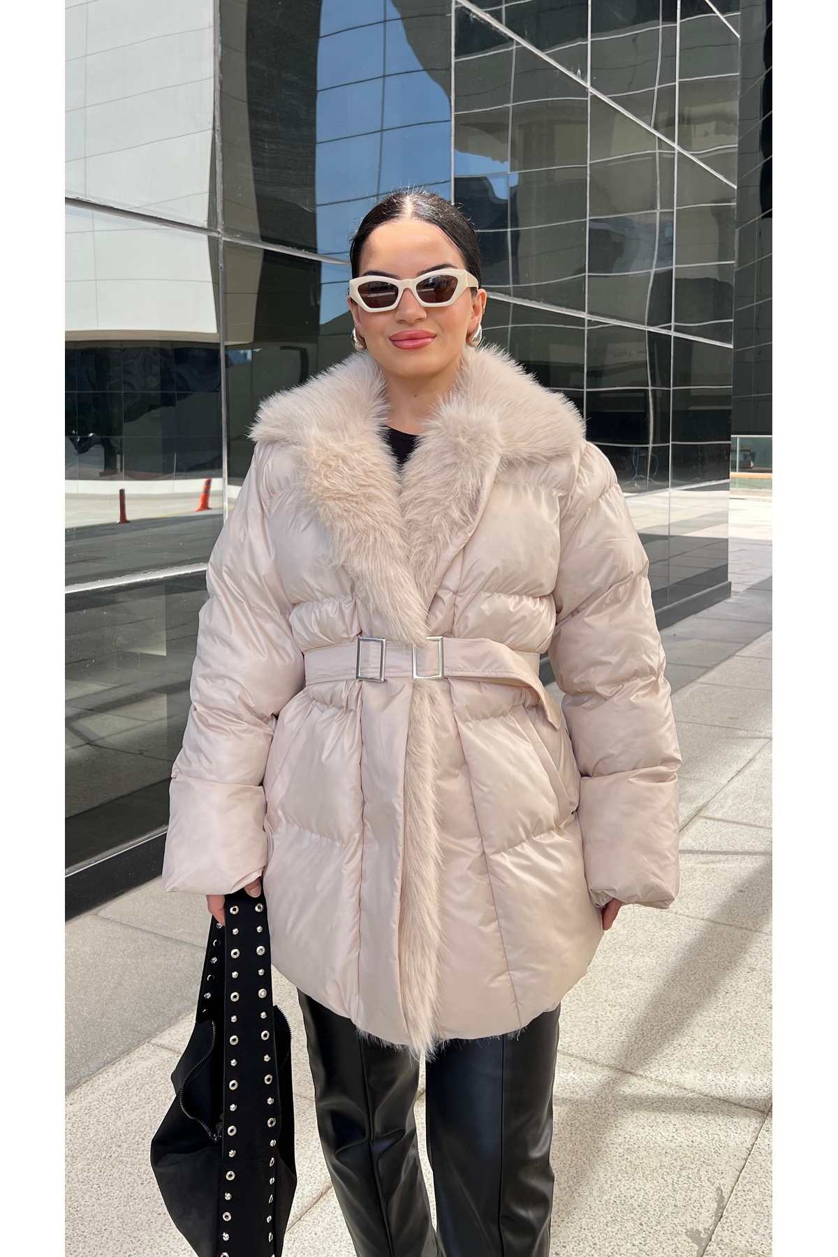 Butik BEJ KÜRK DETAYLI ŞİŞME MONT görsel 2
