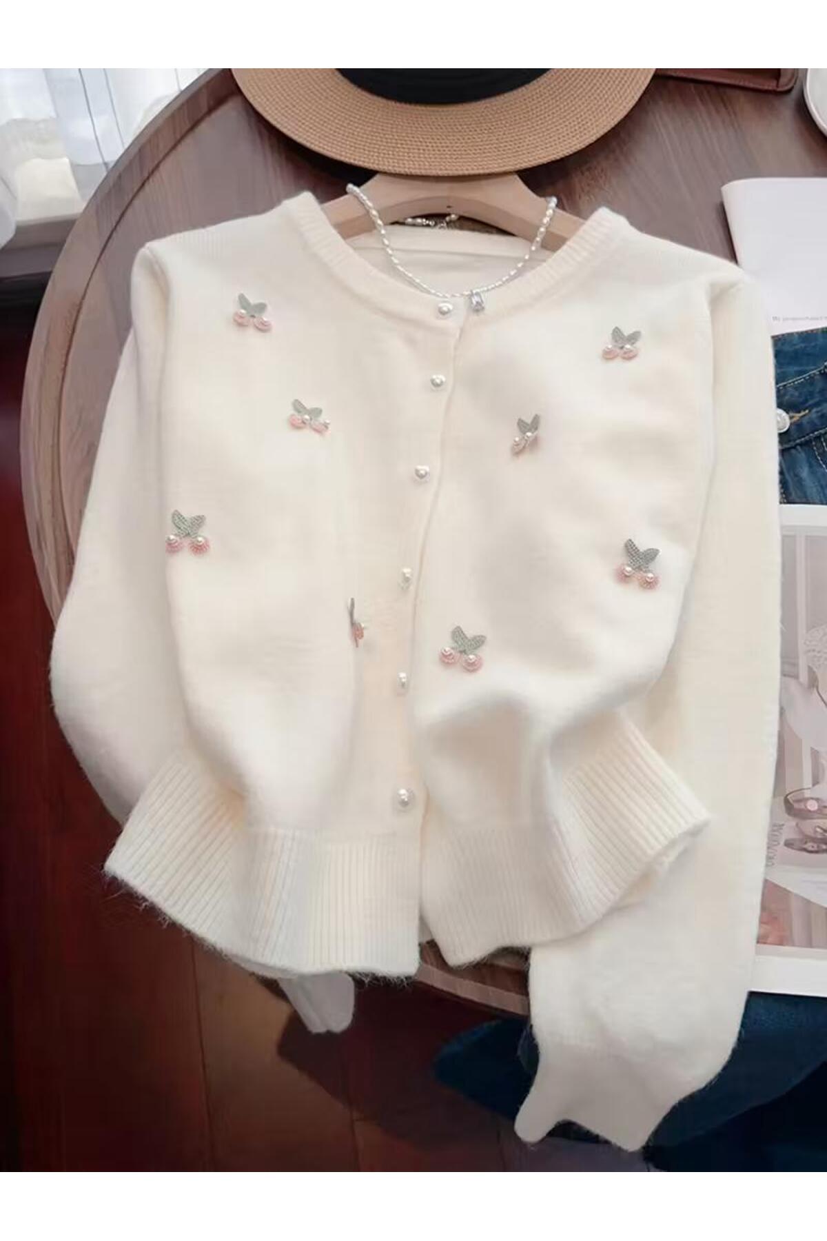 nathia outdoors Bisiklet Yaka Ekru Kiraz Detaylı Yumoş İnci Düğmeli Tatlı Hırka görsel 4