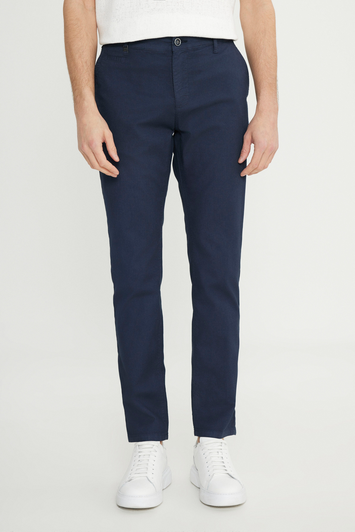 آلتین ییدلیز کلاسیکس شلوار راحتی مردانه سرمه‌ای نخی اسلیم فیت، برش باریک، جیب کناری و پارچه طرح‌دار