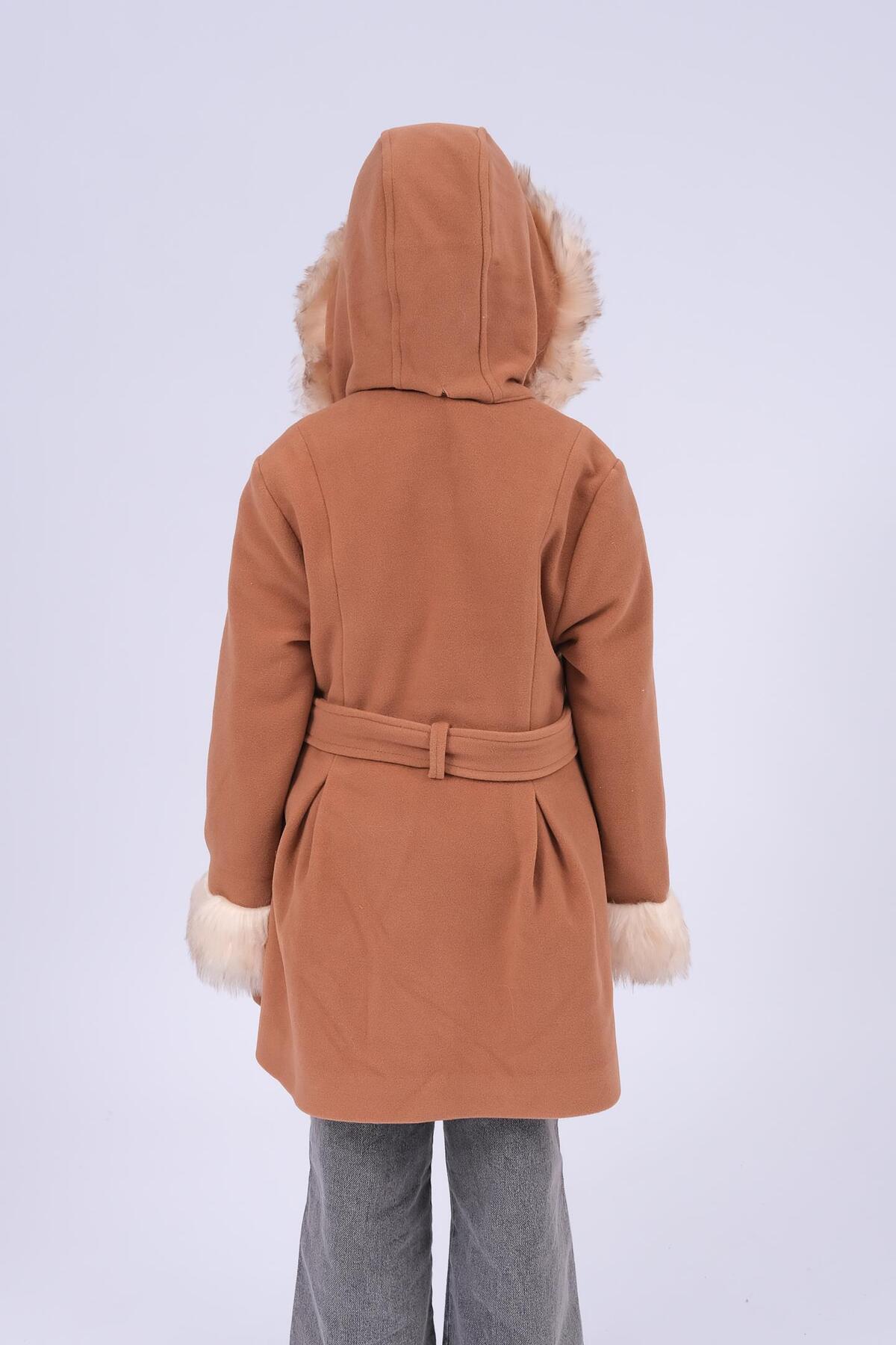 Perendi Kız Çocuk Kürk Detaylı Kapüşonlu Kuşaklı Kaşe Kaban – Kahverengi fotoğrafı 5 (önizleme)