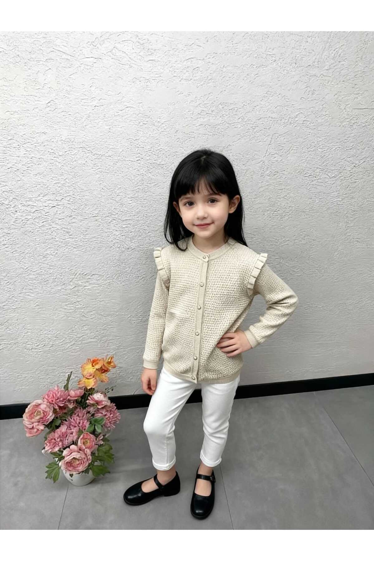 Gocoland Omuzdaki Minik Fırfır Detaylı Düğmeli Hırka fotoğrafı 2 (önizleme)