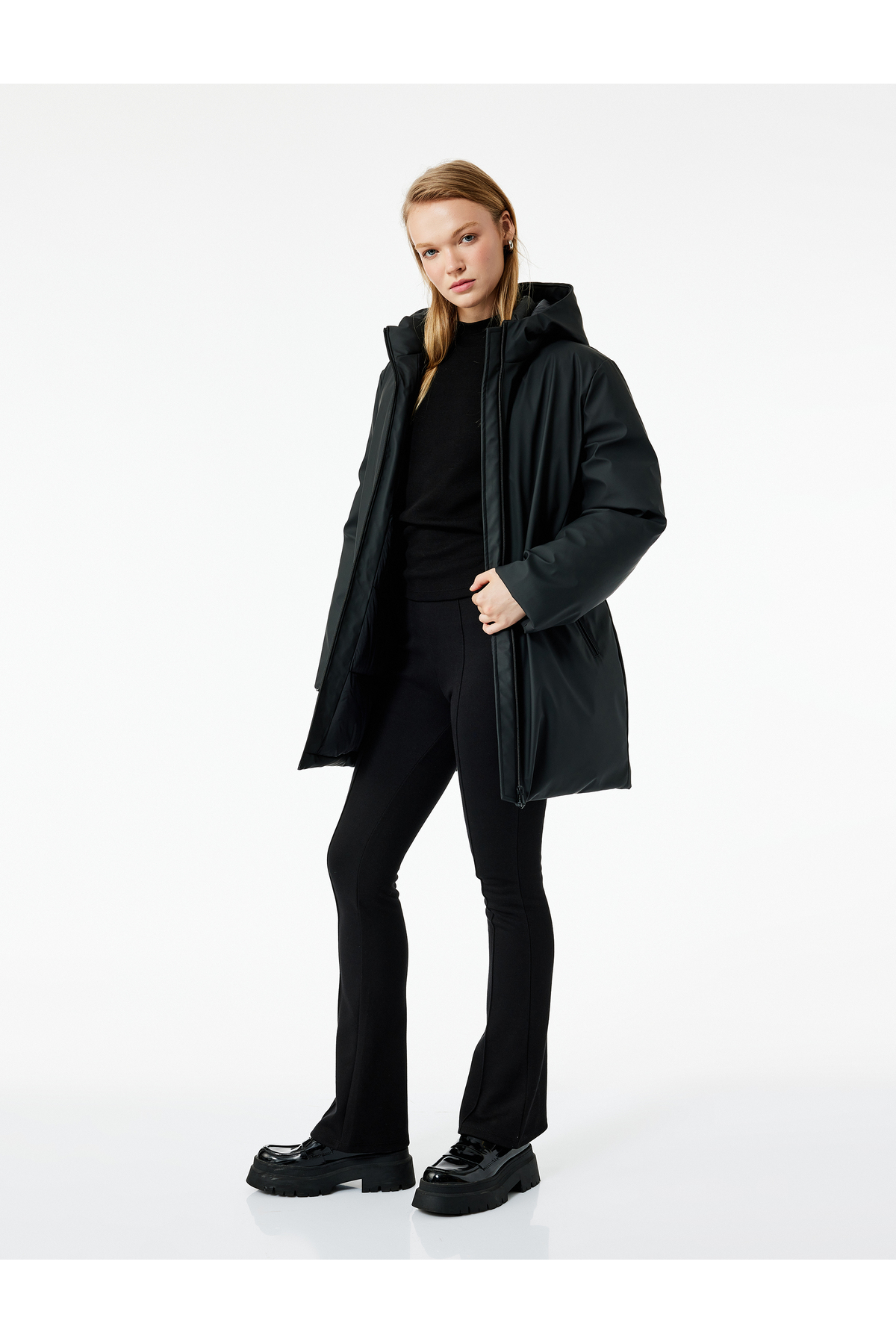Koton  Kapüşonlu Su İtici Uzun Kollu Fermuarlı Cep Detaylı Anorak Mont
