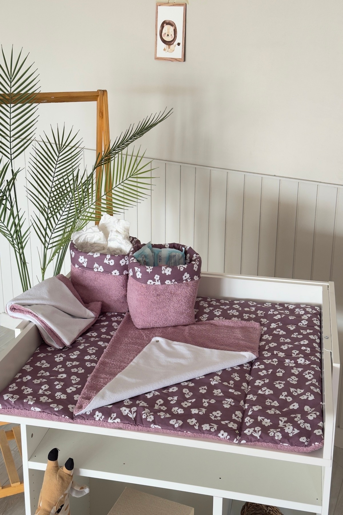 Pastelya Mor Çiçek Desenli Bebek Alt Açma Seti, Su Geçirmez Değiştirebilir Ped, Alt Açma Minderi fotoğrafı 7 (önizleme)