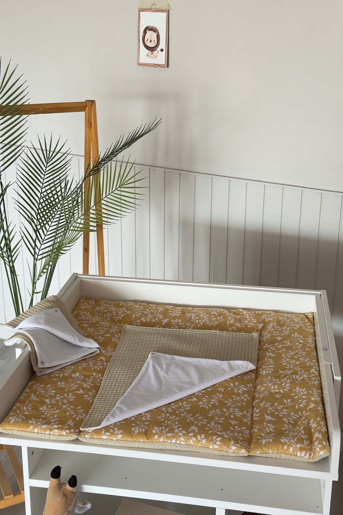 Pastelya Sarı Çiçek Desenli Bebek Alt Açma Seti, Su Geçirmez Değiştirebilir Ped, Alt Açma Minderi fotoğrafı 5 (önizleme)