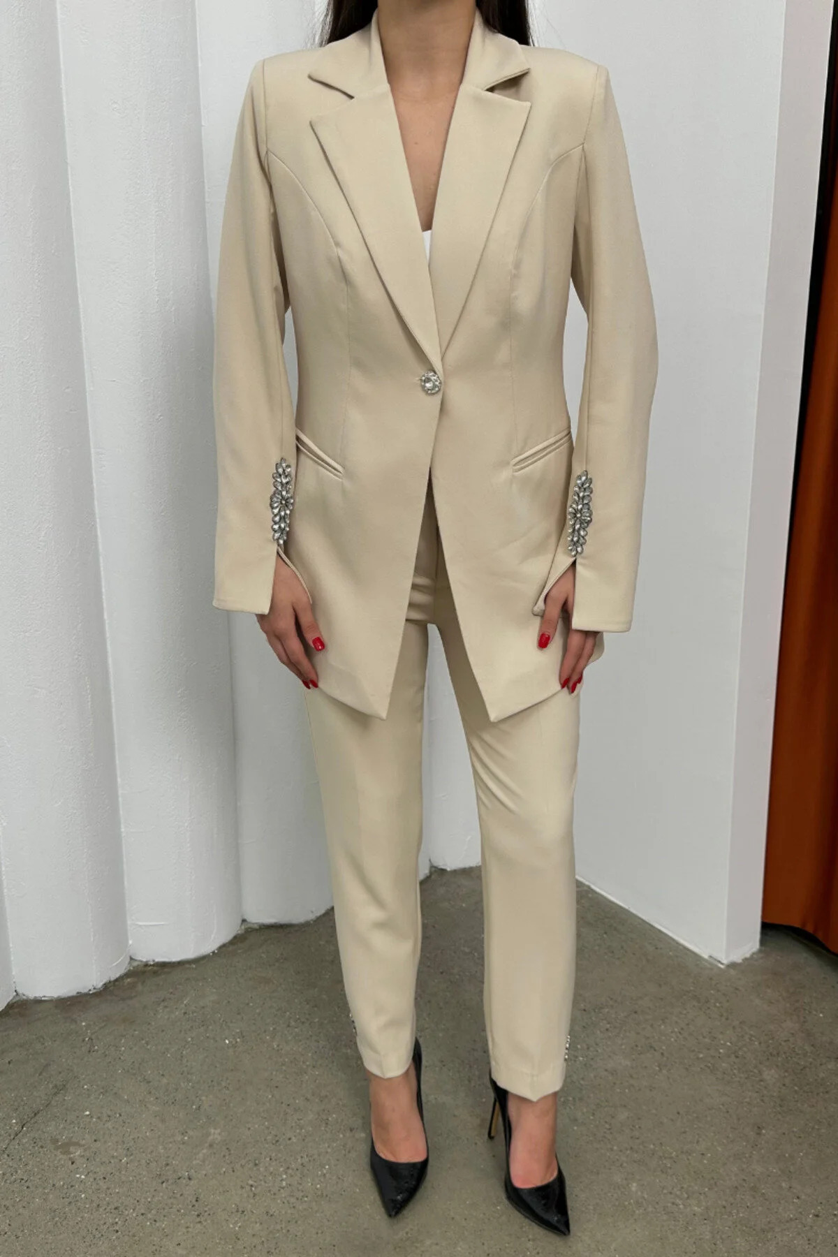 Women's Stone Detail Two-Piece Straight Leg Blazer and Trousers Set - Görsel 7
