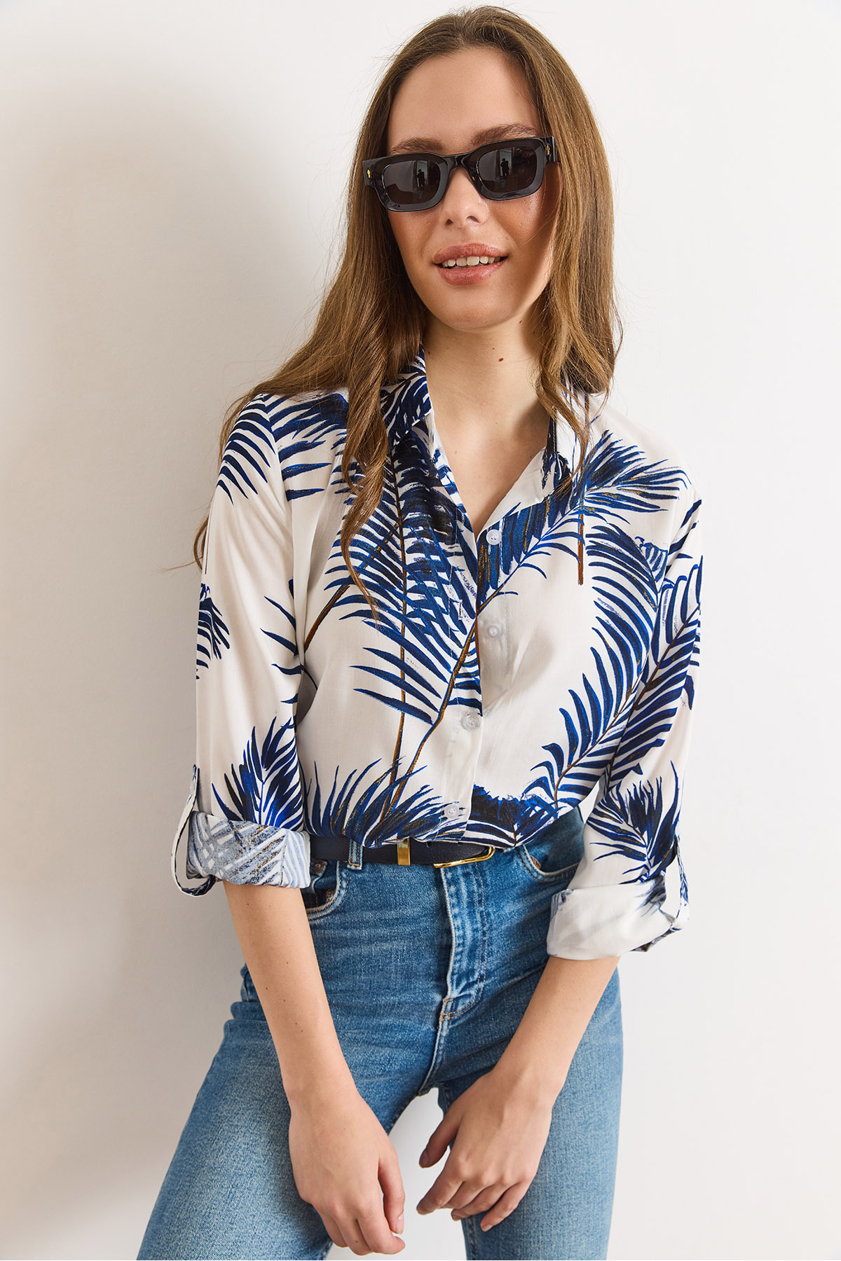 Olalook  Kadın Lacivert Desenli Kol Katlamalı Viskon Gömlek GML-19001403 - Görsel 4