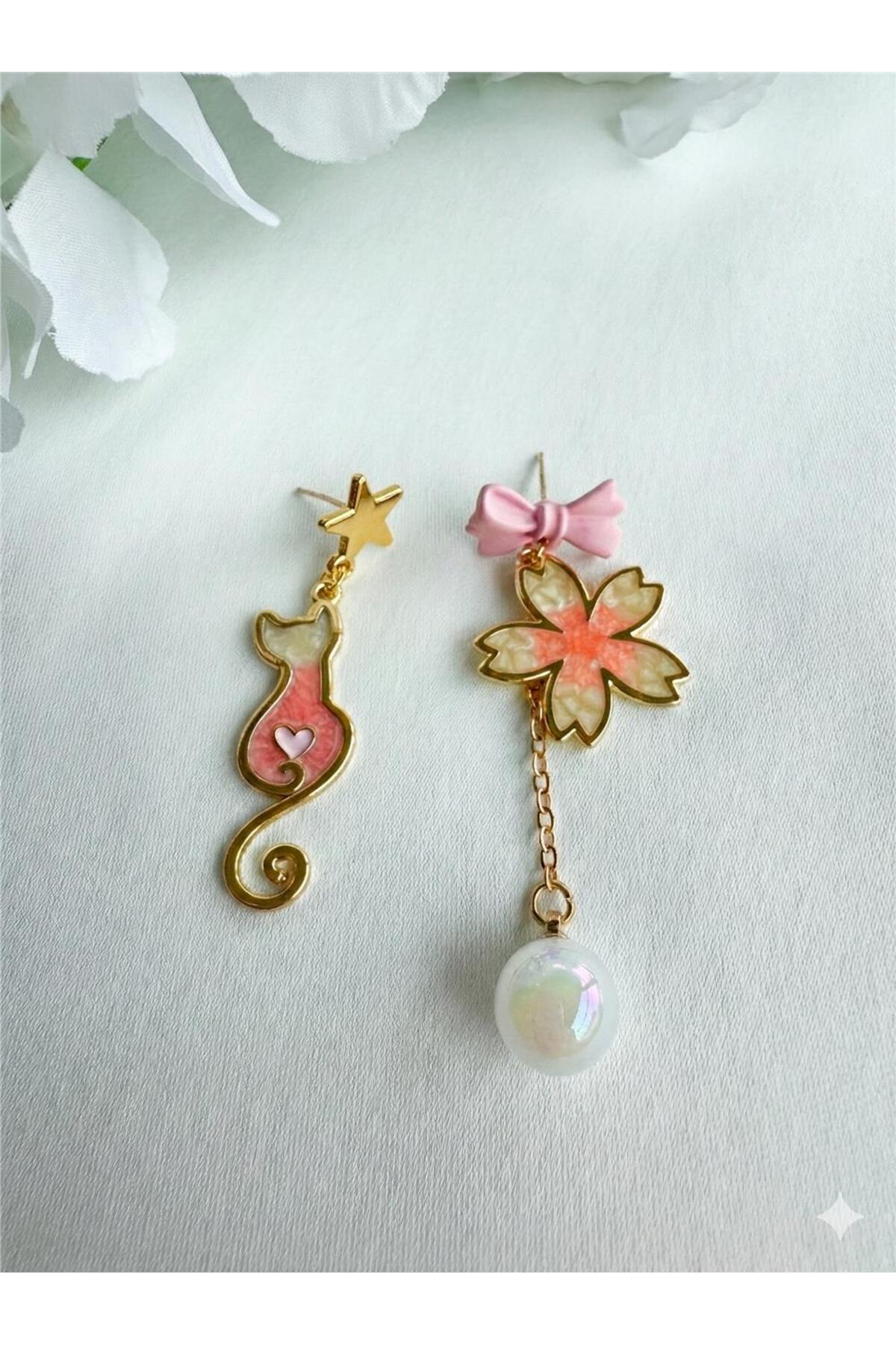 Asimetrik Pembe Kedi ve Kiraz Çiçeği Sallantılı İnci Küpe