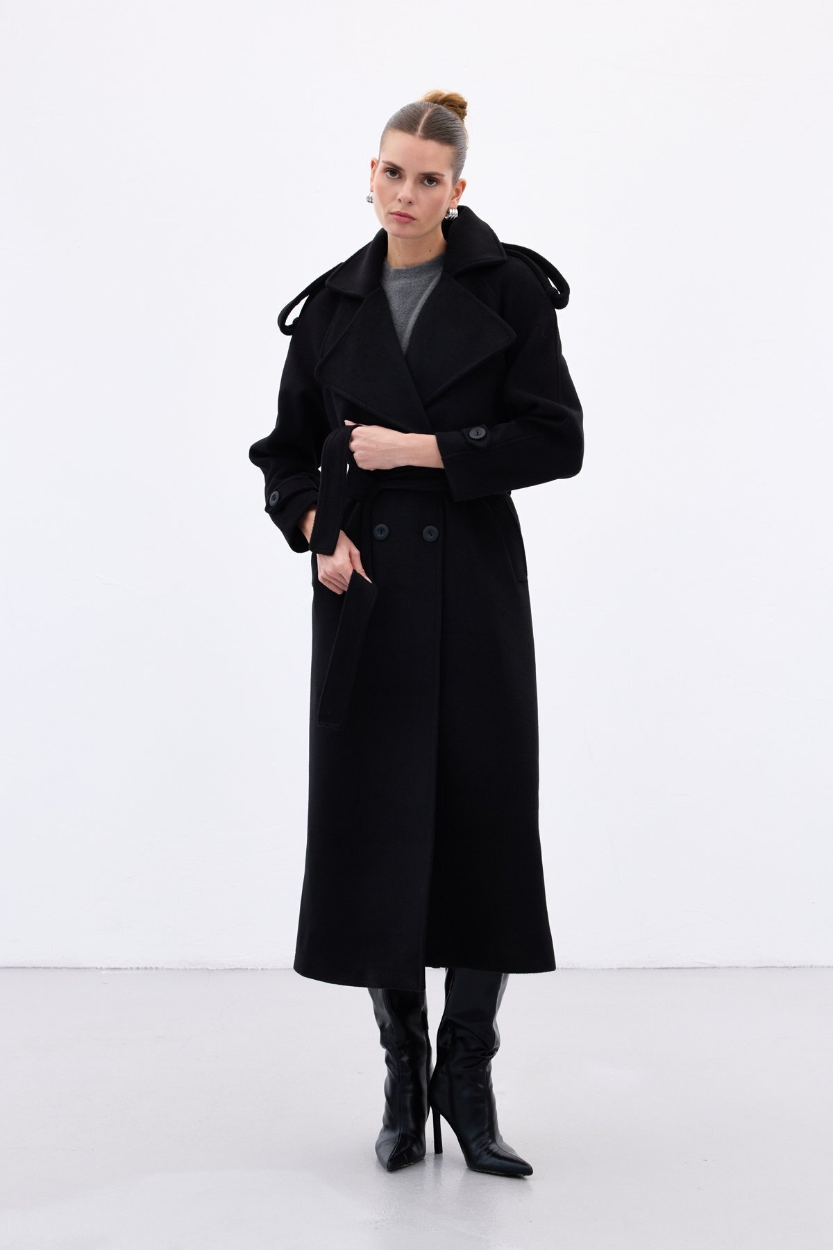 Sateen Geniş Yaka Uzun Kaban - Siyah