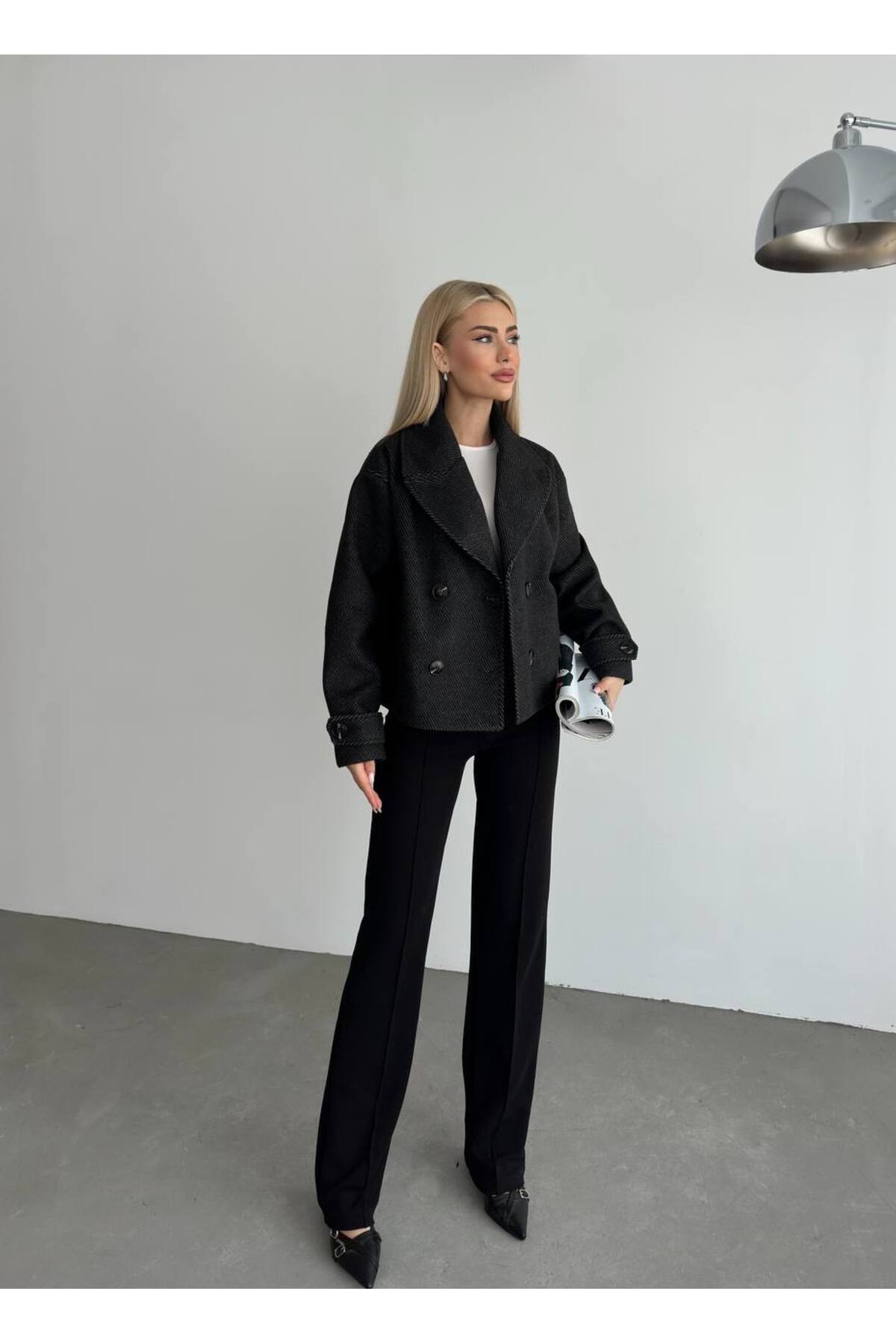ParlaMira  Kadın Siyah Pamuksu Dokulu Premium Kaşe Crop Kaban - Görsel 4