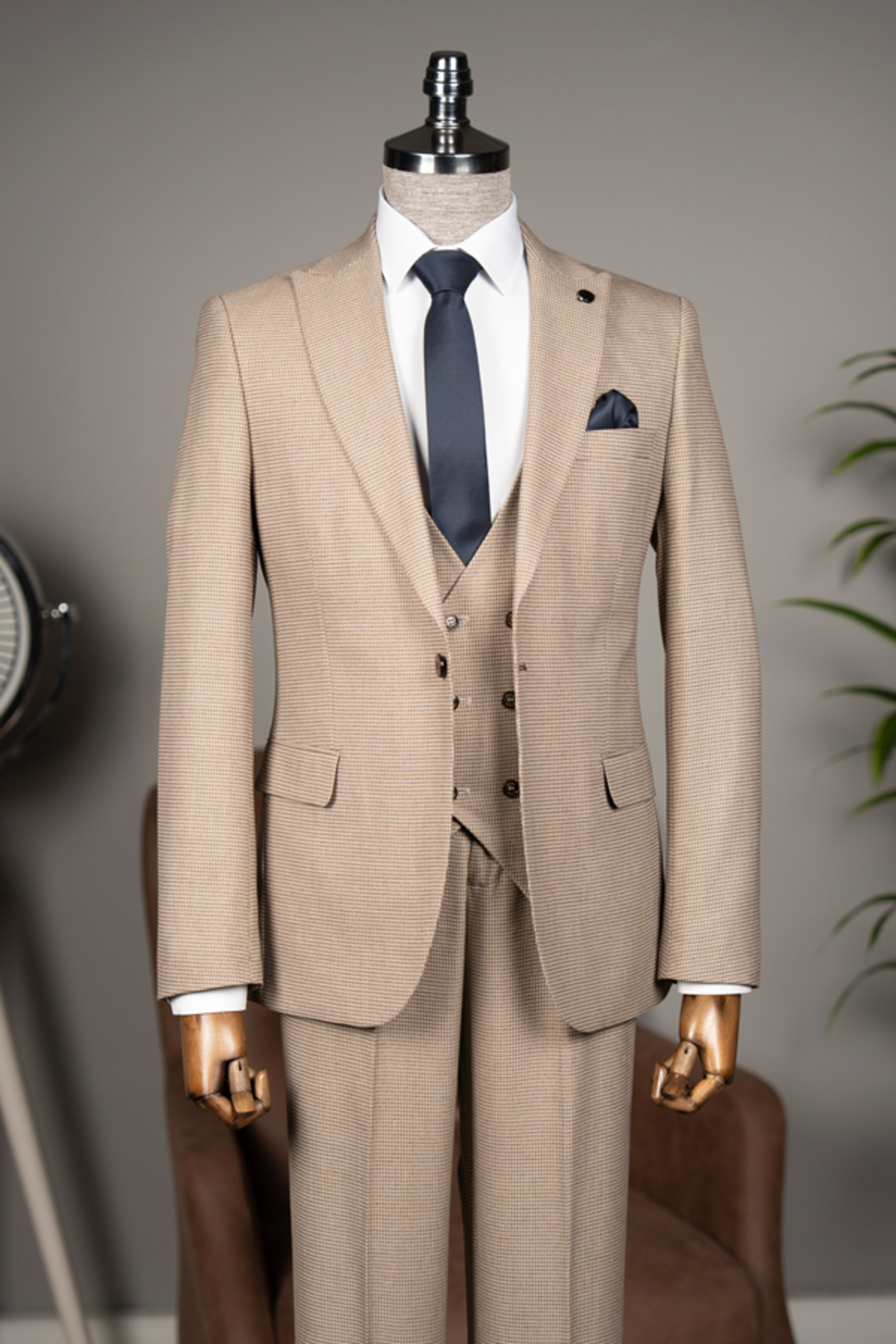 ست کت و شلوار با جلیقه – SlimFit. لطفا یک سایز بزرگتر انتخاب کنید. — بژ T01-KP01 — تصویر 2 از 6