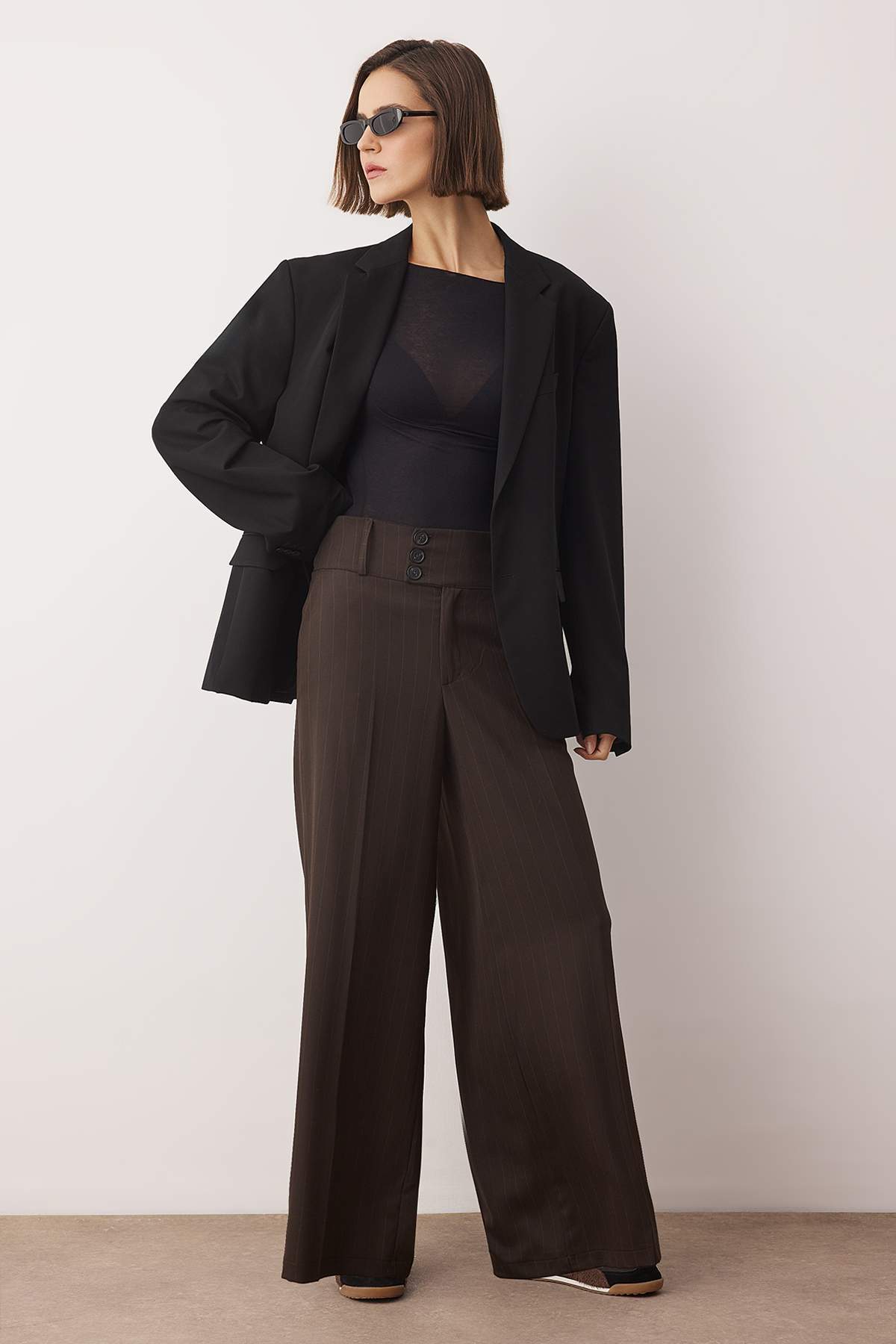 Trendyolmilla  Kahverengi Çizgili Bel Detaylı Extra Geniş Paça Wide Leg Dokuma Pantolon TWOAW26PL00168 - Görsel 2