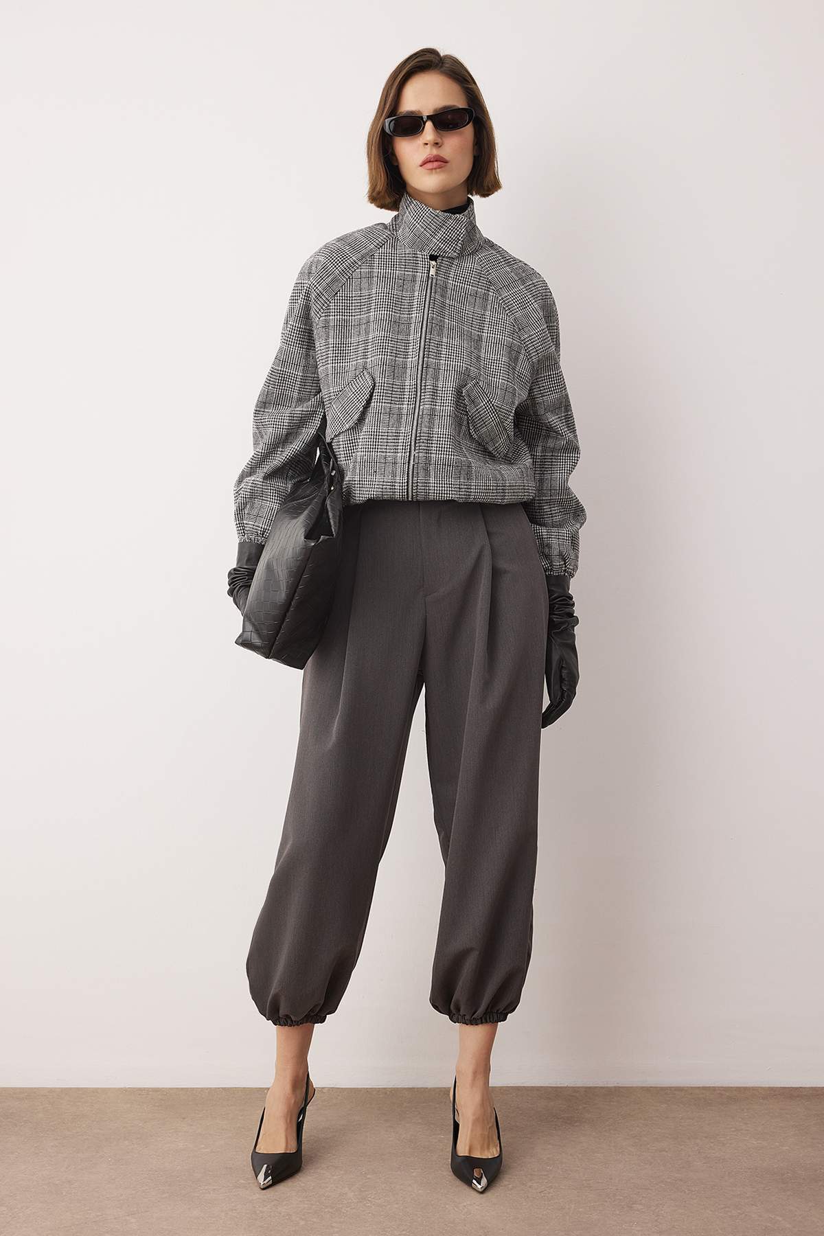 Trendyolmilla  Gri Yüksek Bel Dokuma Şalvar Pantolon TWOAW26PL00169 - Görsel 3