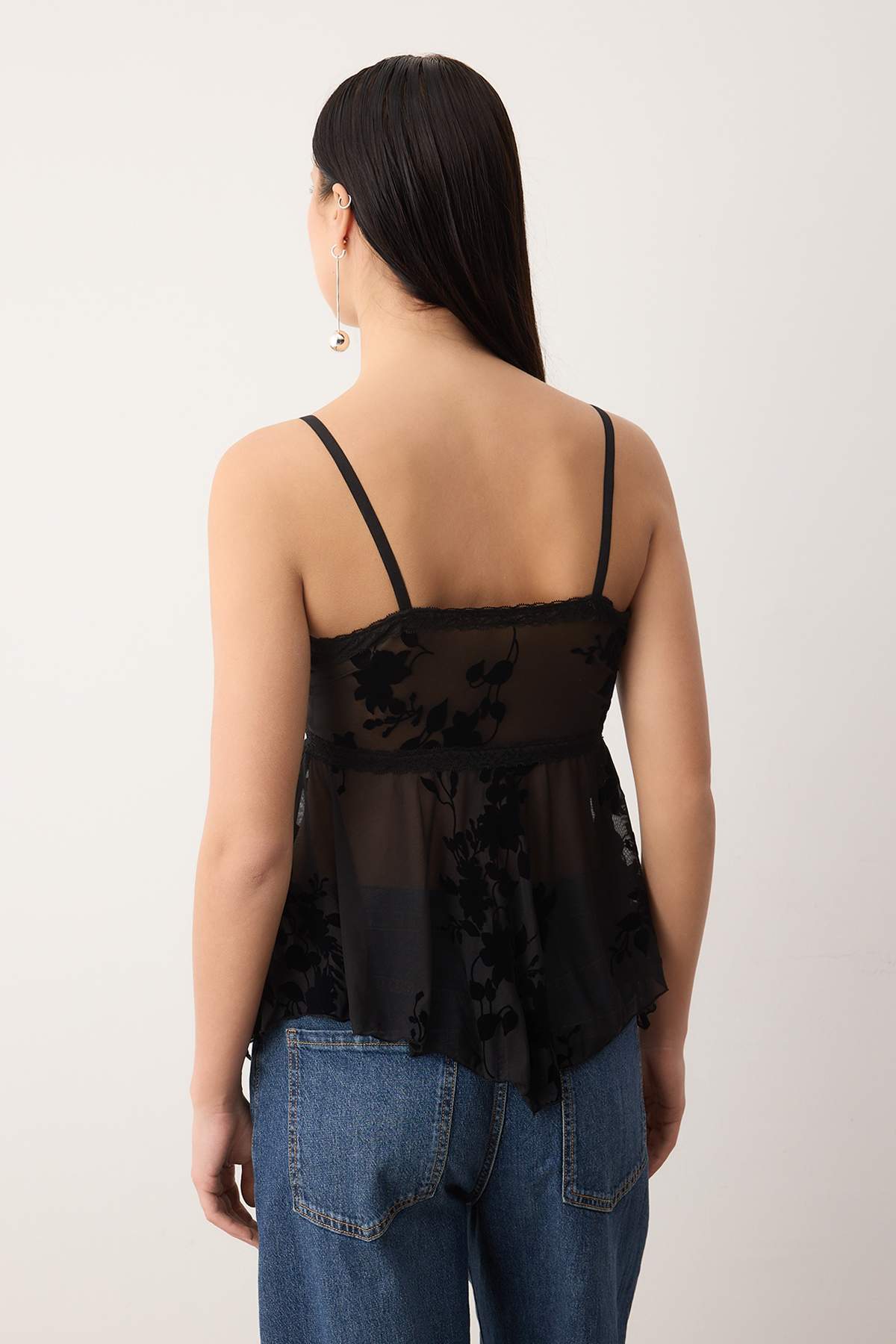 Trendyolmilla  Siyah Çiçekli Volan Detaylı Tül Party Bluz TPRAW26BZ00056 - Görsel 4