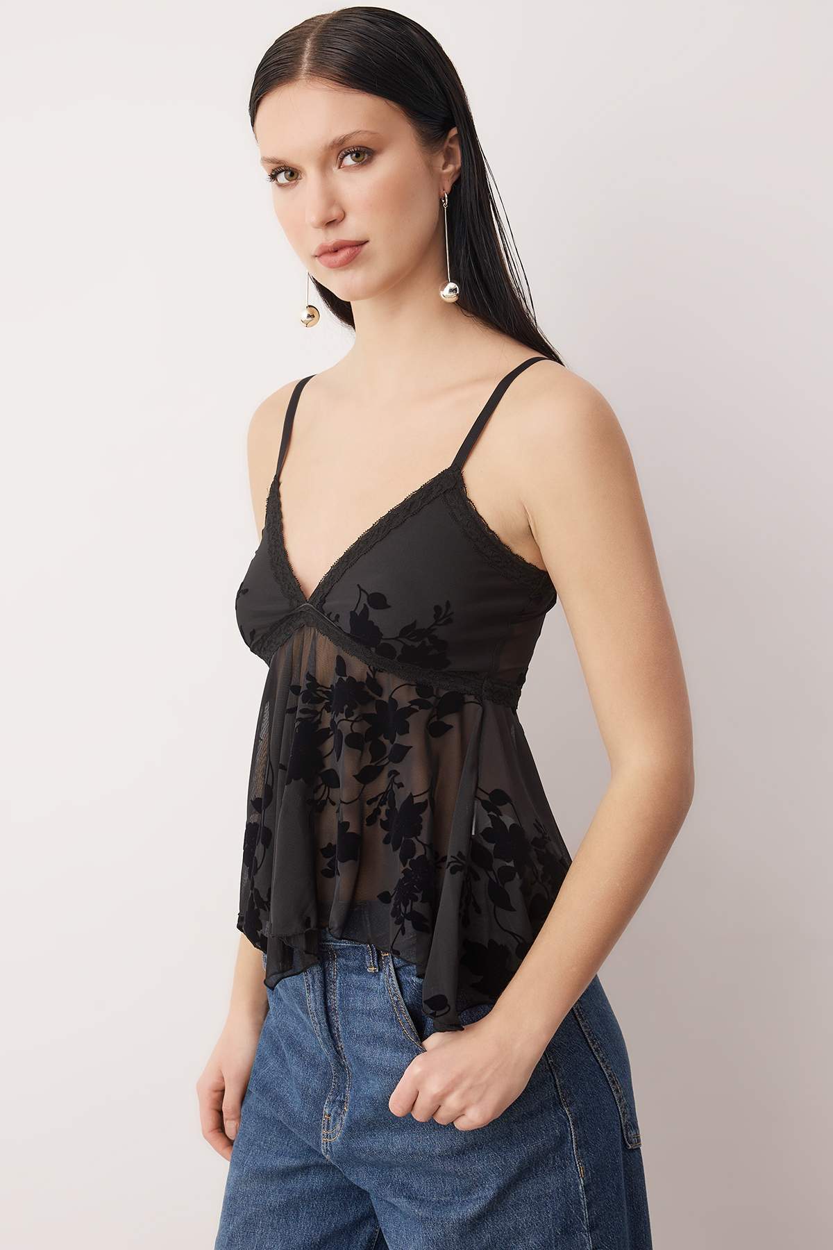 Trendyolmilla  Siyah Çiçekli Volan Detaylı Tül Party Bluz TPRAW26BZ00056 - Görsel 2