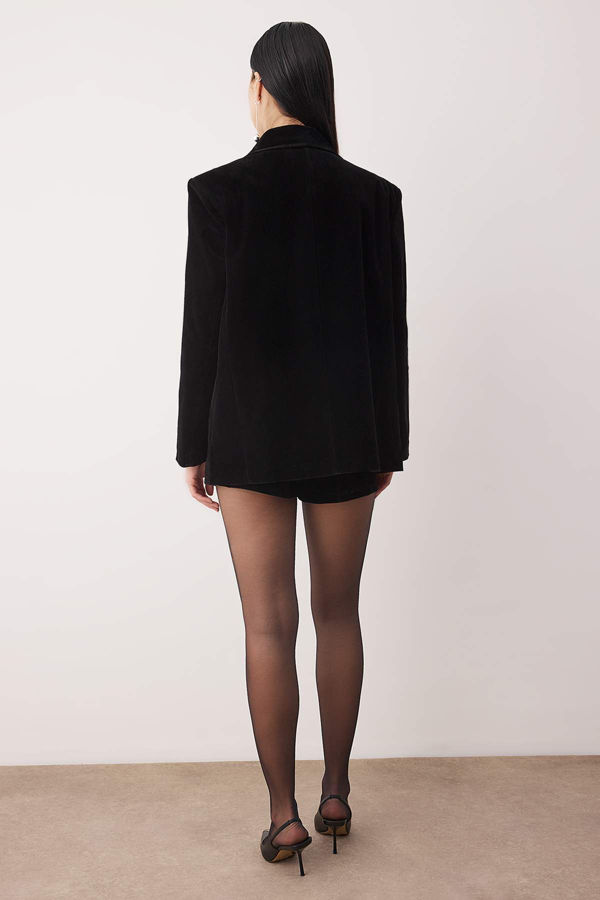 Trendyolmilla  Siyah Kadife Oversize/Geniş Kalıp Ceket - Şort Etek Party Alt-üst Takım TPRAW26AU00002 - Görsel 4