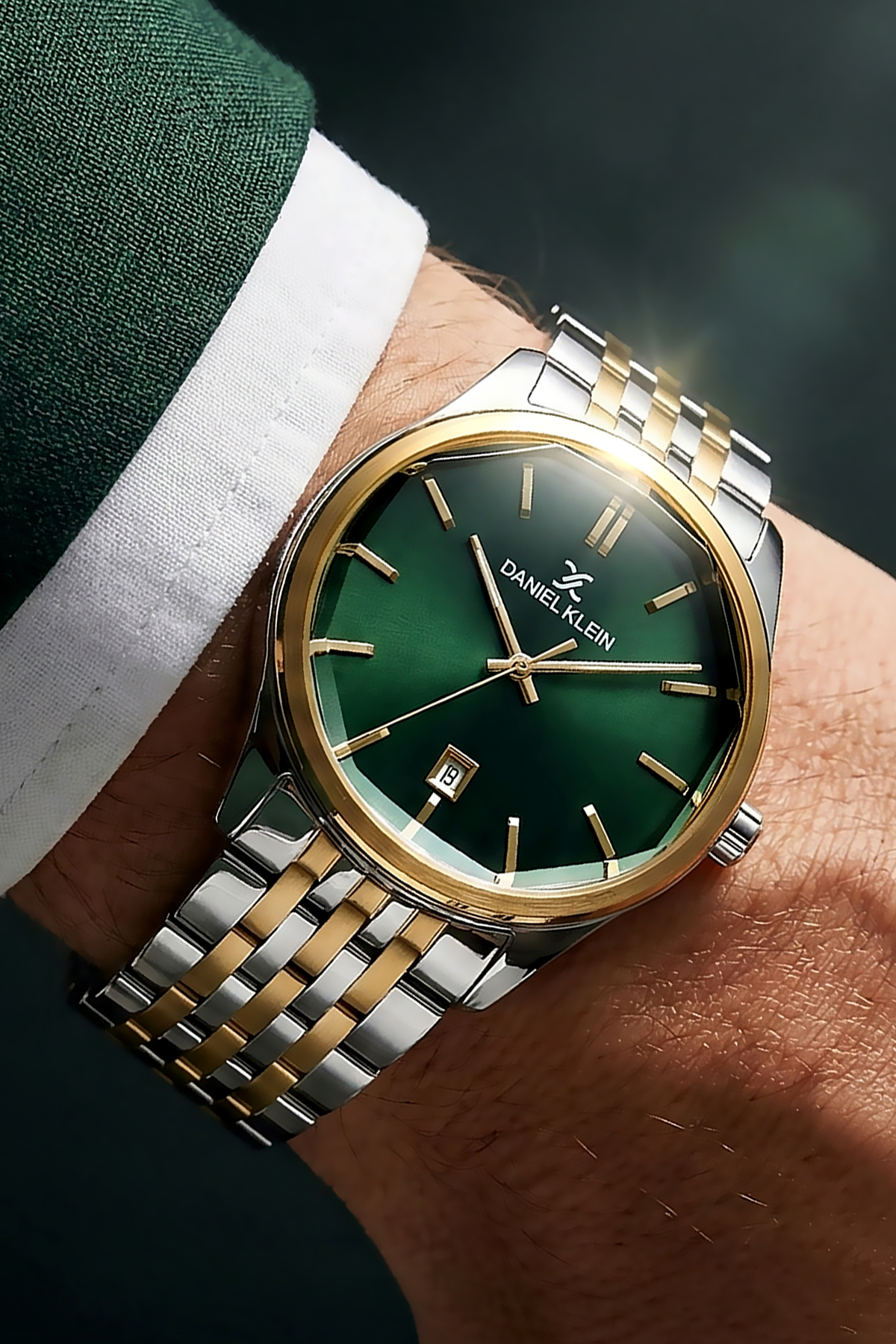 ساعت مچی مردانه مدل Dke2006C3، ضدآب تا ۳ اتمسفر، بند فولادی، رنگ نقره‌ای