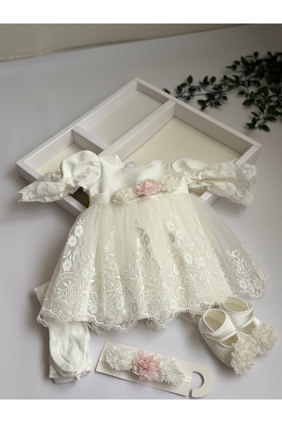 Cherub Baby Mimoza Kız Bebek Çiçekli Dantelli Elbise Yenidoğan Lüx Elbise Seti - Hastane Çıkışı Mevlütlük Takım fotoğrafı 4 (önizleme)