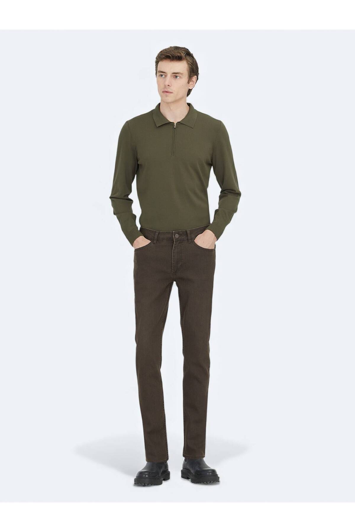 شلوار جین قهوه‌ای اسلیم فیت نخی طرح ترکیبی Kip