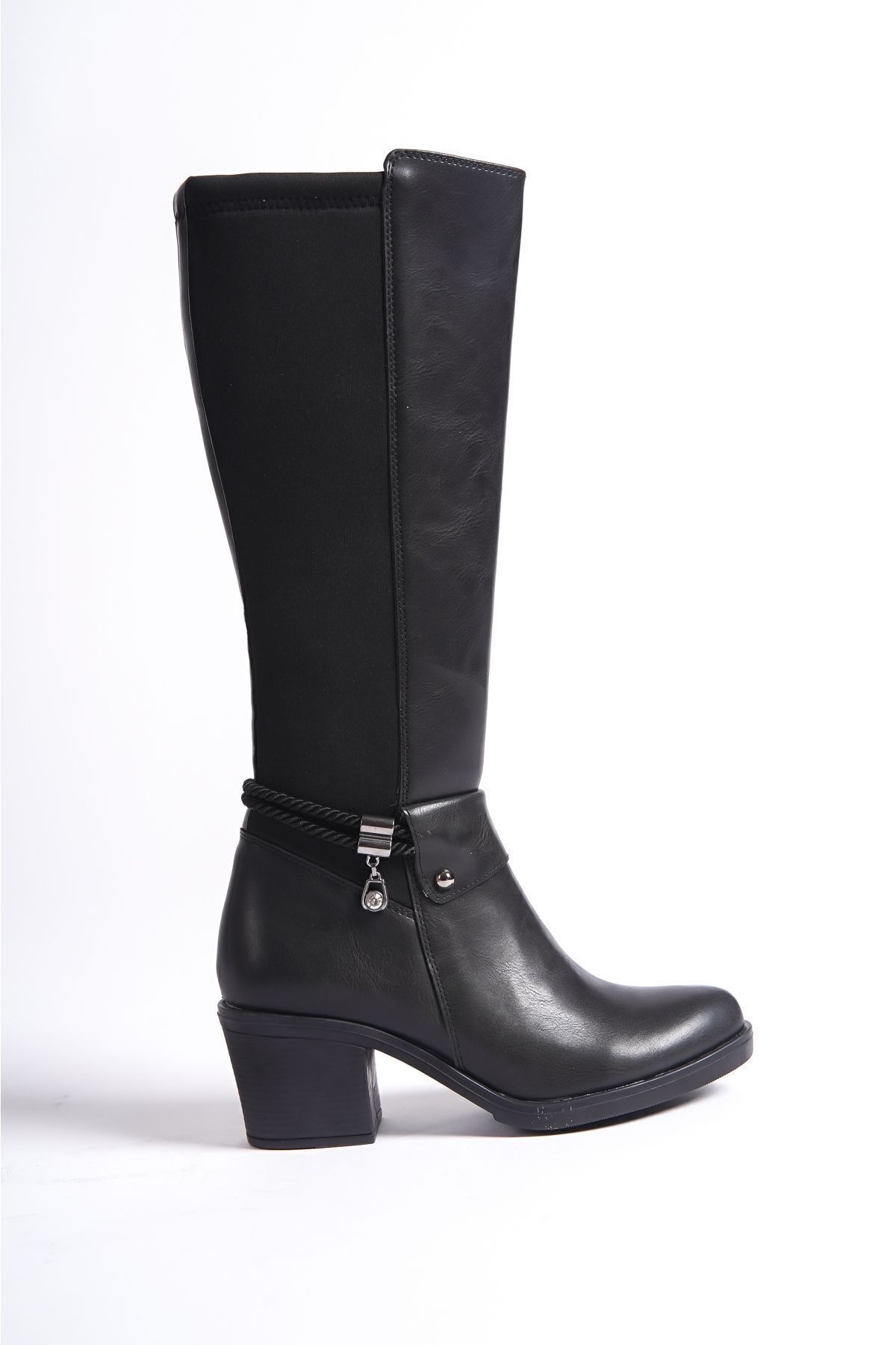 Limeo  Siyah Deri Görünümlü Arkası Streç Esnek Kalın Orta Yüksek Topuklu Toka Detaylı Fermuarlı Uzun Çizme - Görsel 4