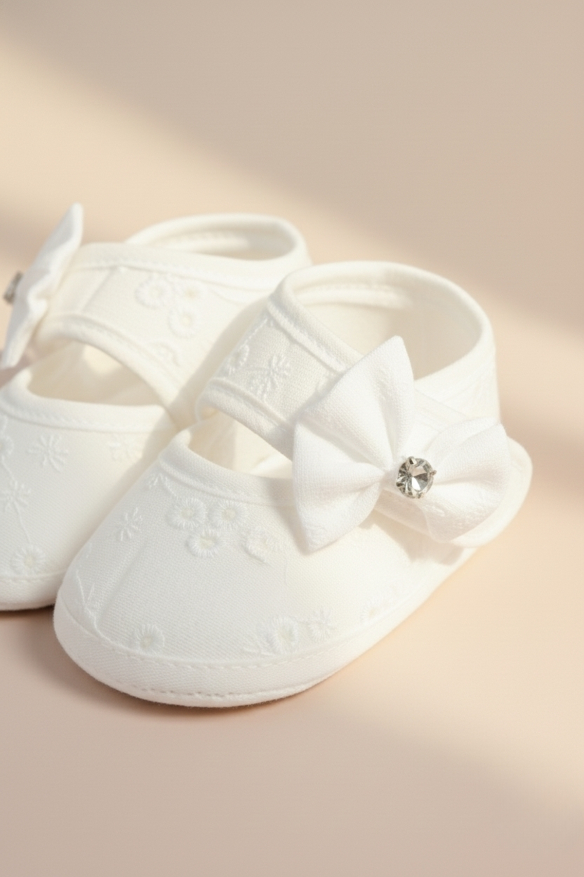 LOGO AKSESUAR 0-3 Ay Yeni Doğan Taşlı Fiyonk Beyaz Bebek Bandana Patik Seti fotoğrafı 3 (önizleme)